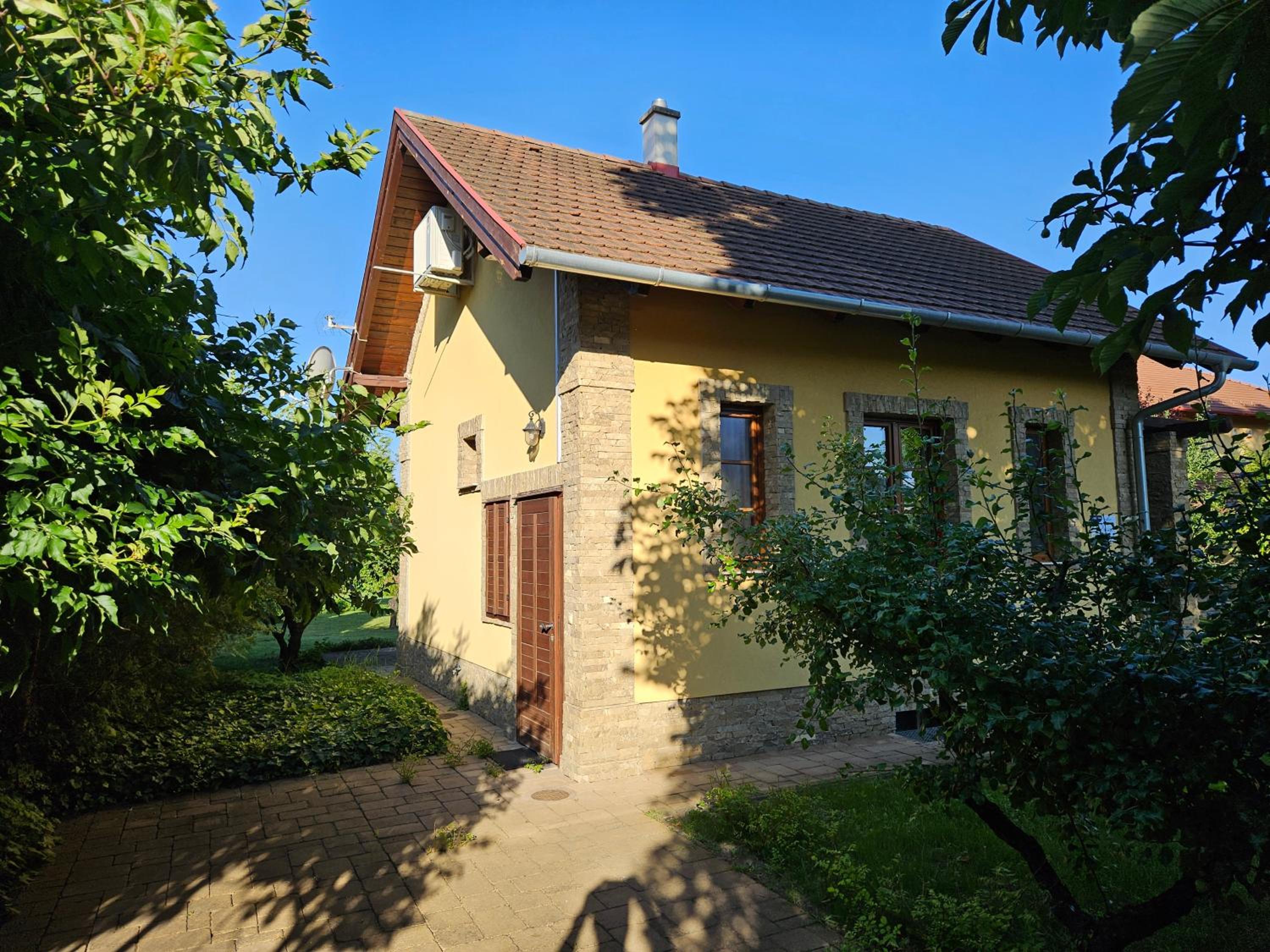 Duzzogó Vendégház Agárd view 3