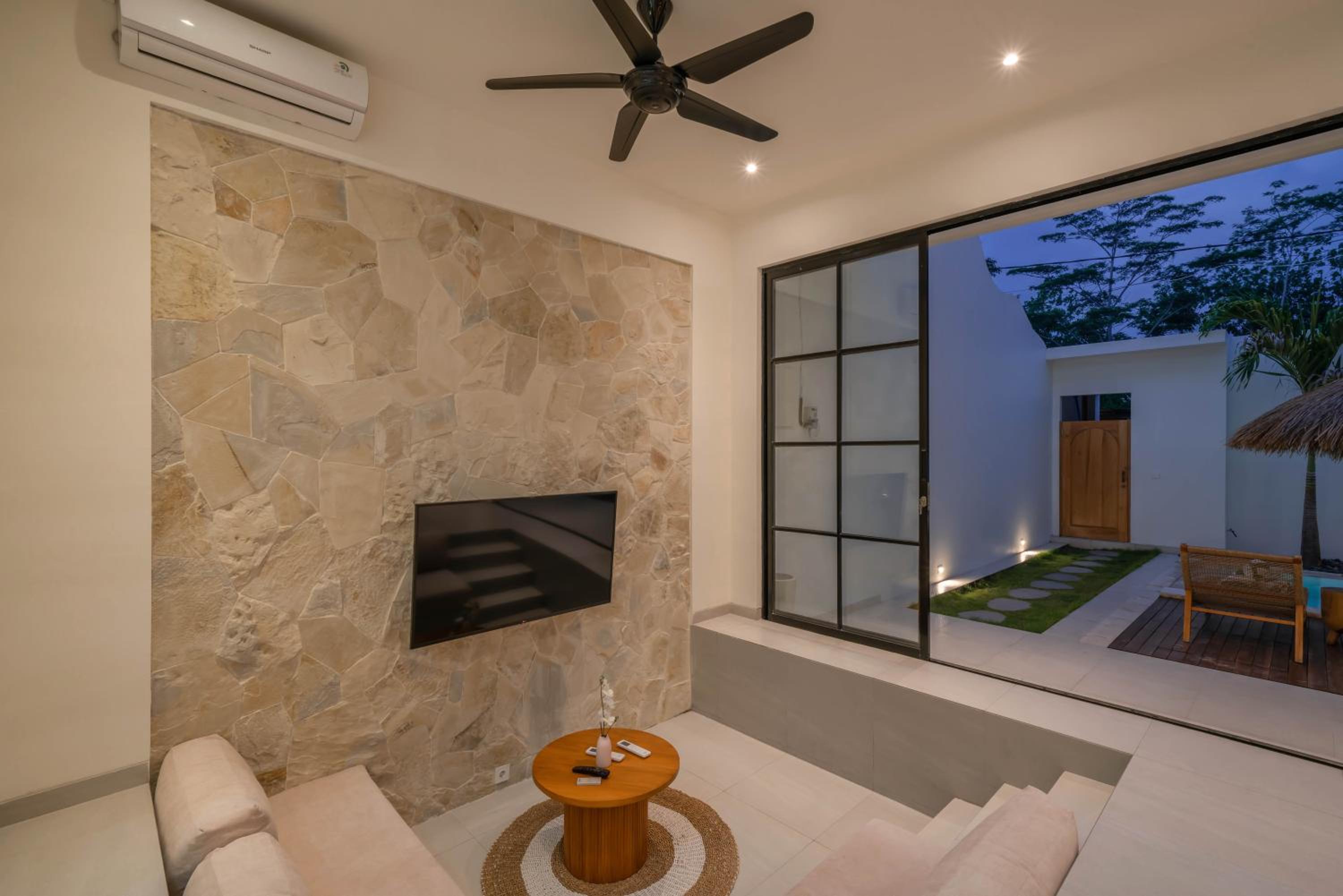 Villa Yuri - Stylish and Tropical Oasis 2BR Villa in Canggu view 2