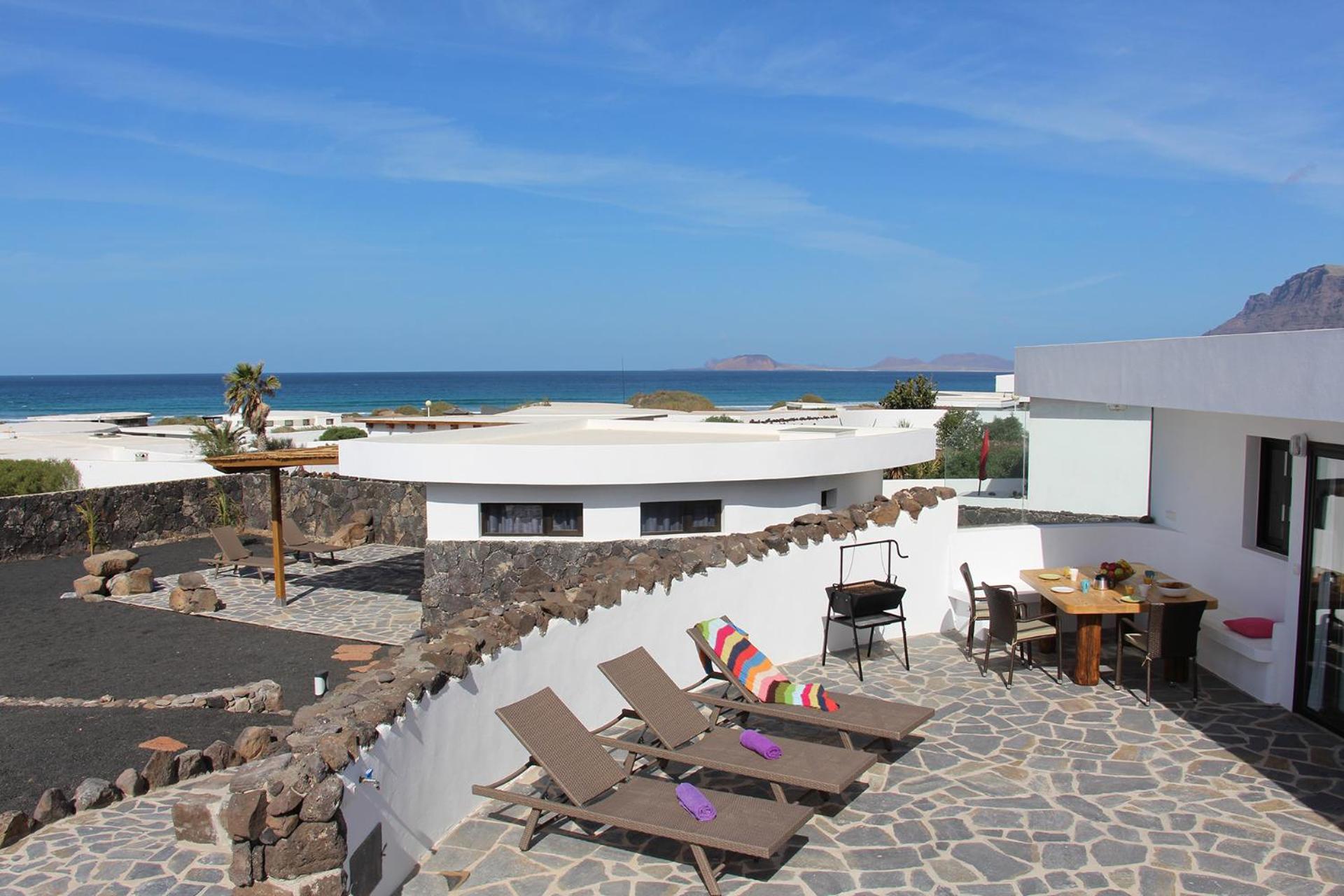 Daida´s Beach House - with hot whirlpool in Famara view 2