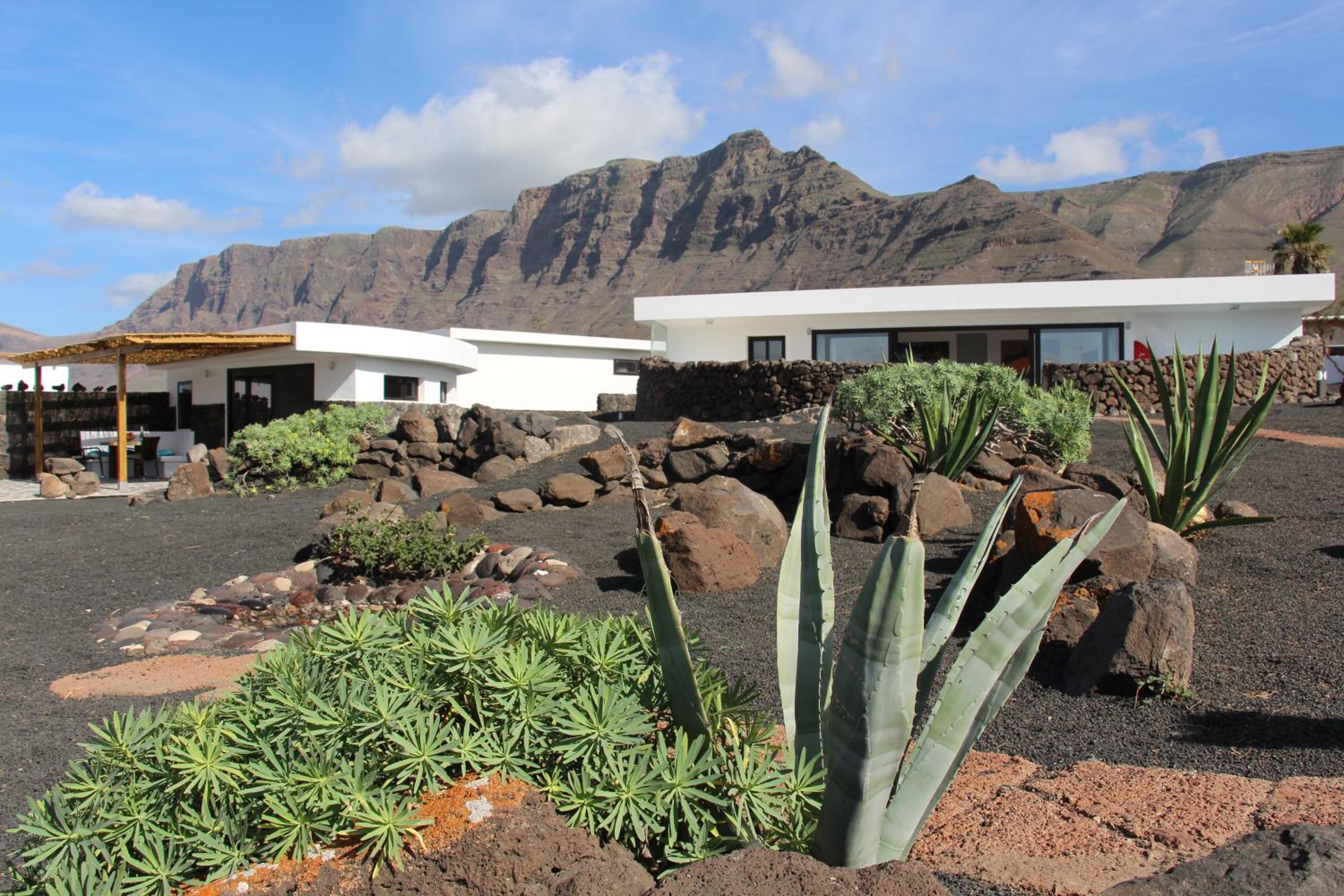 Daida´s Beach House - with hot whirlpool in Famara view 4