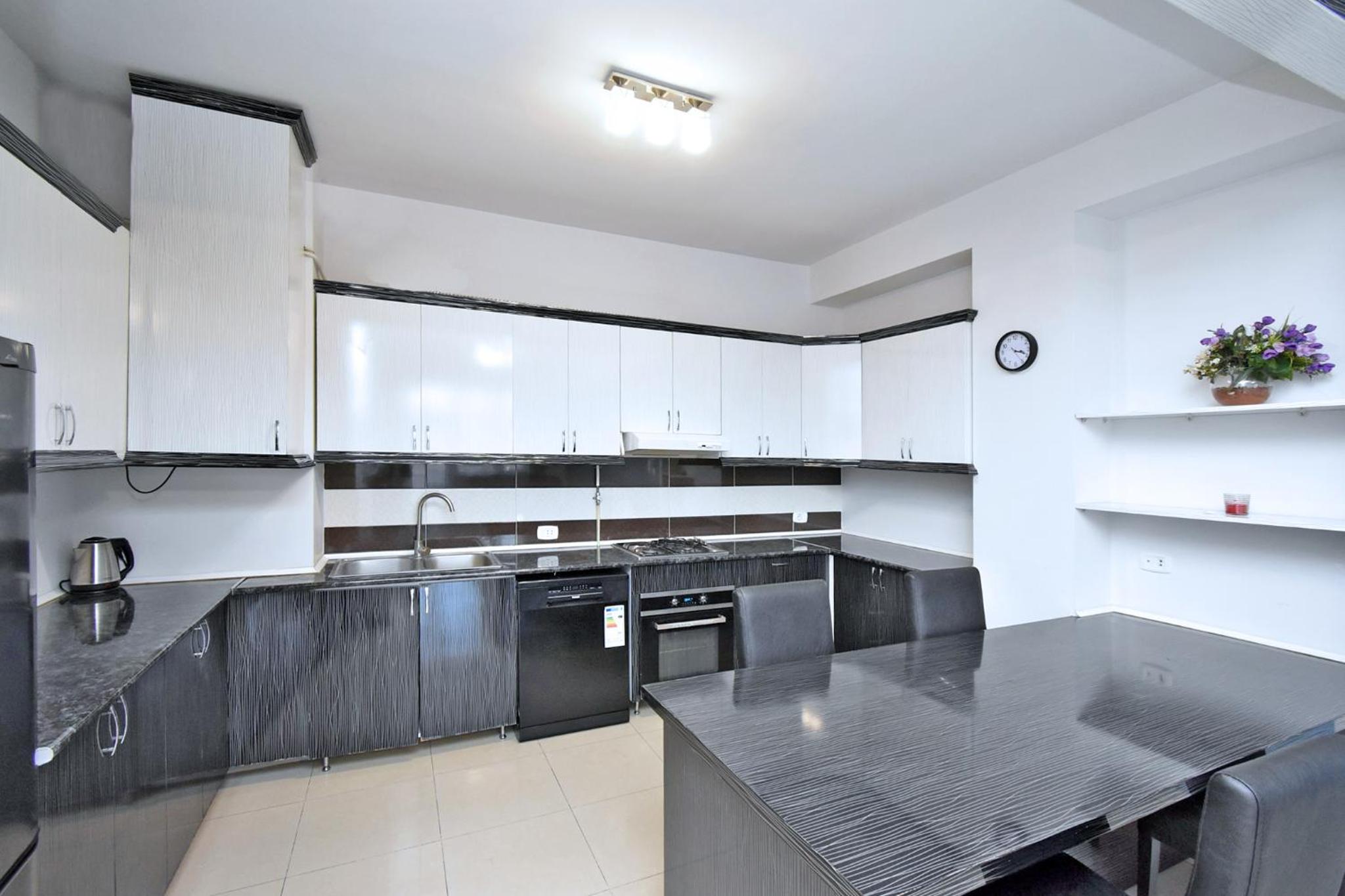 Modern 2 Bedrooms Apartment In The Heart Of Yerevan, Aram Street