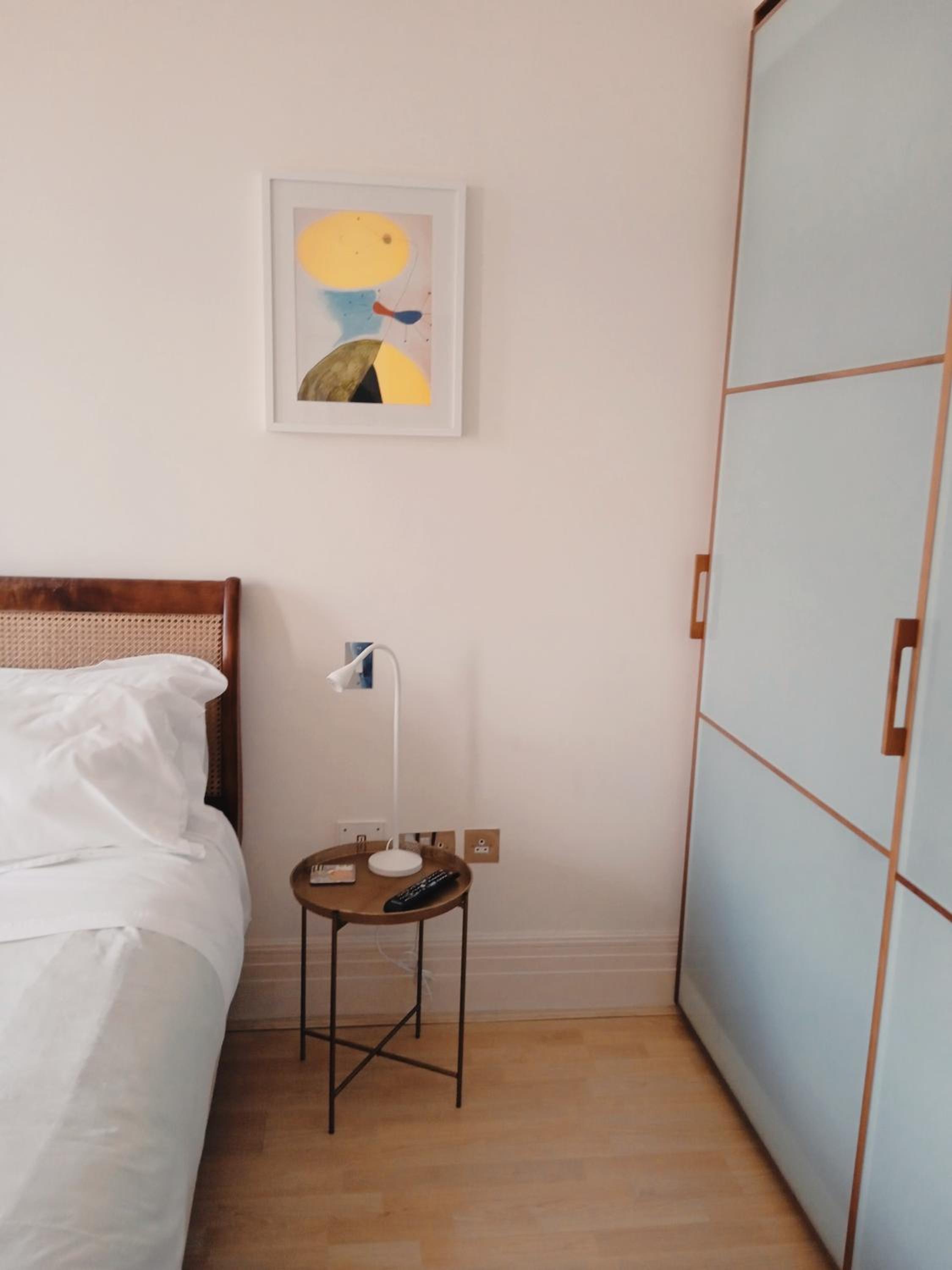 Beautiful apartment in Kew, Richmond London with Free Underground Parking Balcony