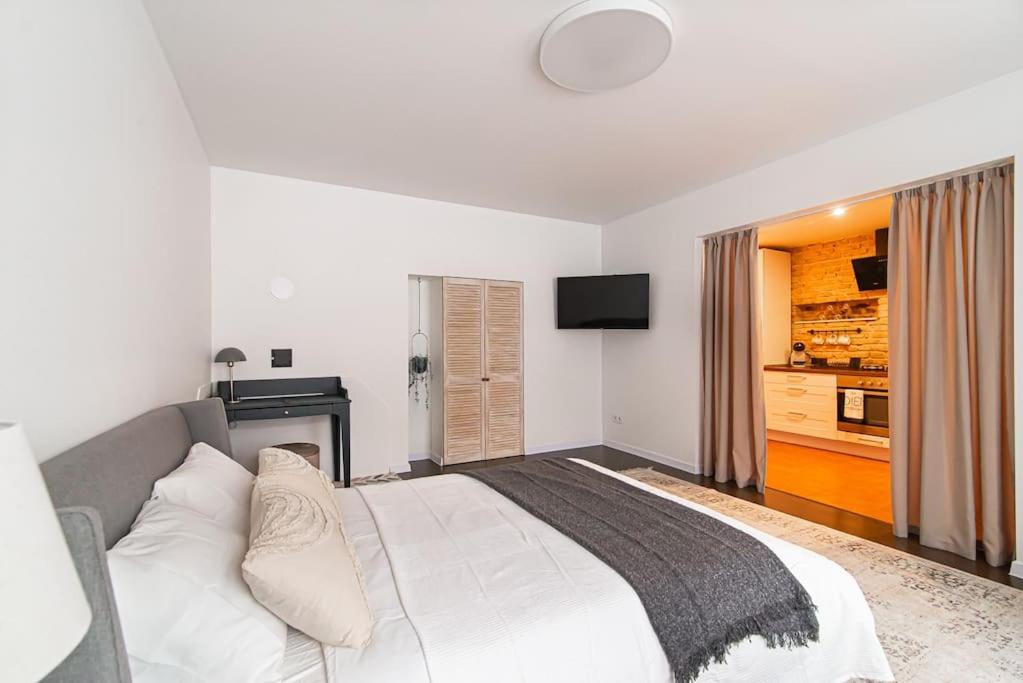 Stylish & Cozy Uzupis Apartment by URBAN RENT view 3