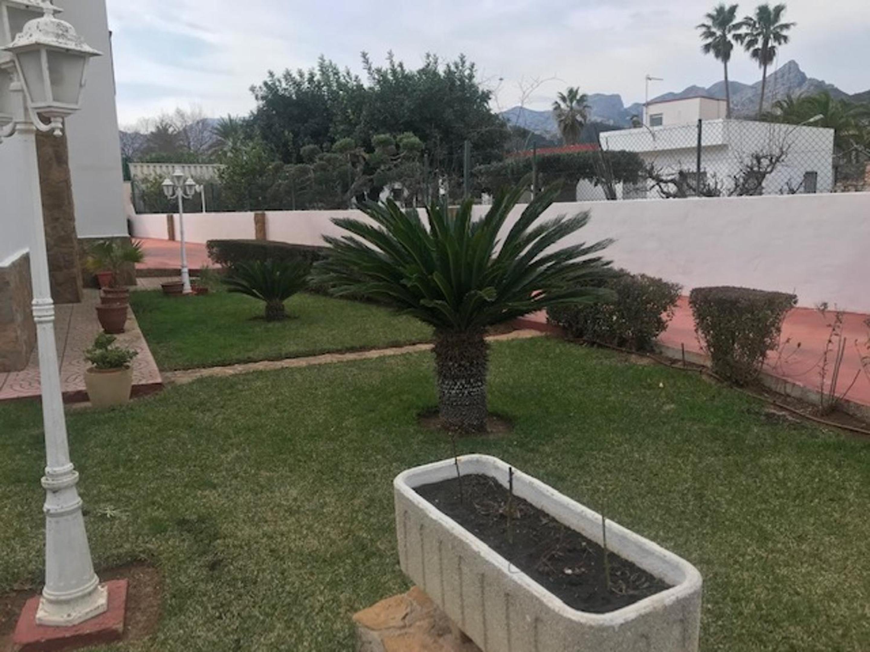 Spacious villa with pool in Valencia 300m² ideal for 6 guests view 2
