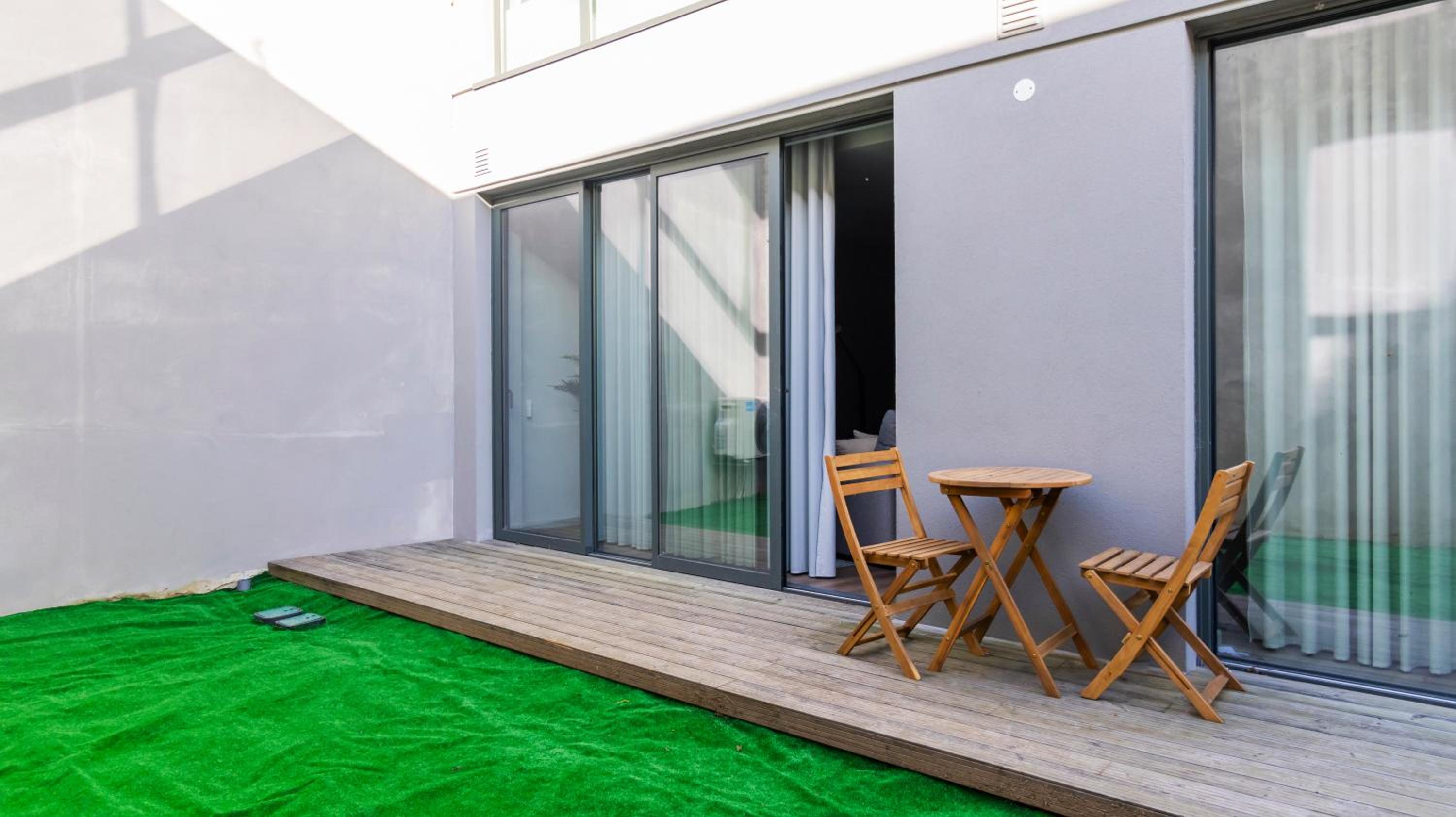 RUAH Apartments by LovelyStay