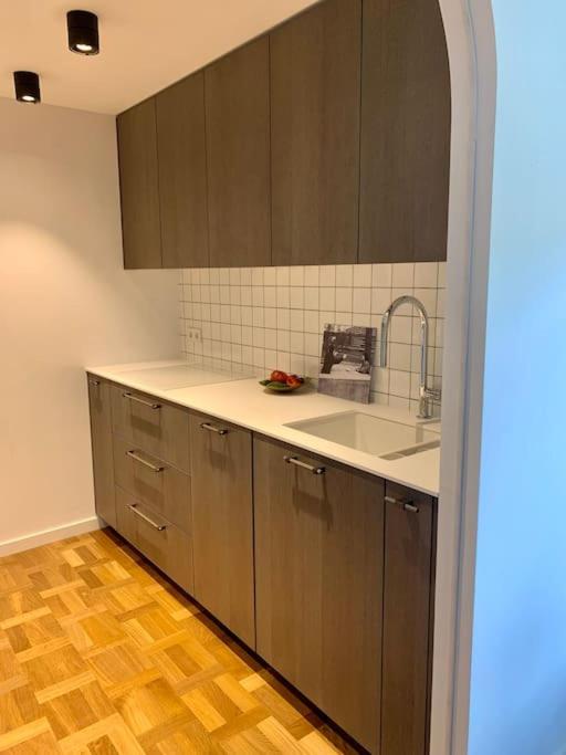New appartment with art collection view 4
