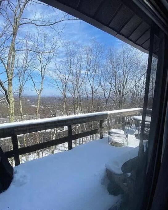 Stylish Townhouse Steps to Ski Mtn & Waterpark view 3