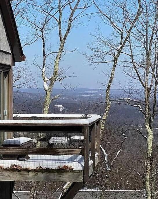 Stylish Townhouse Steps to Ski Mtn & Waterpark view 2