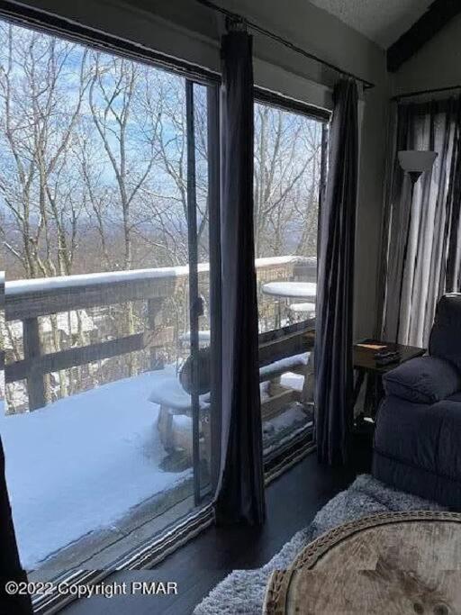 Stylish Townhouse Steps to Ski Mtn & Waterpark view 4
