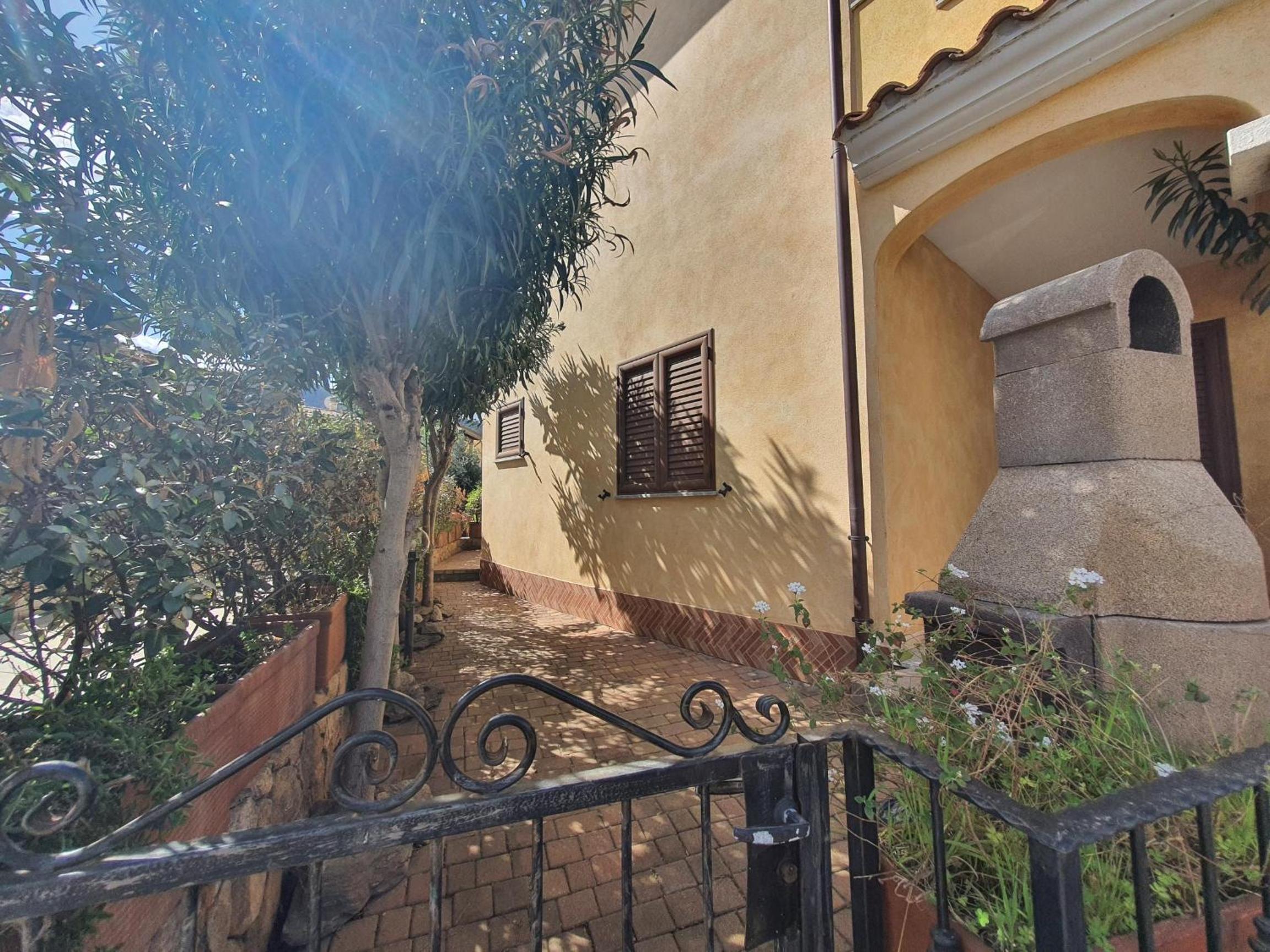 CARLA'SHOUSE photo 2