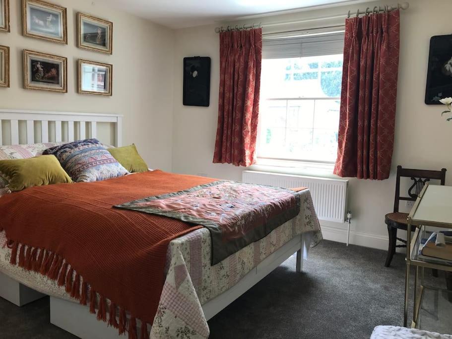 A gorgeous, two double bedroom, period cottage. view 4