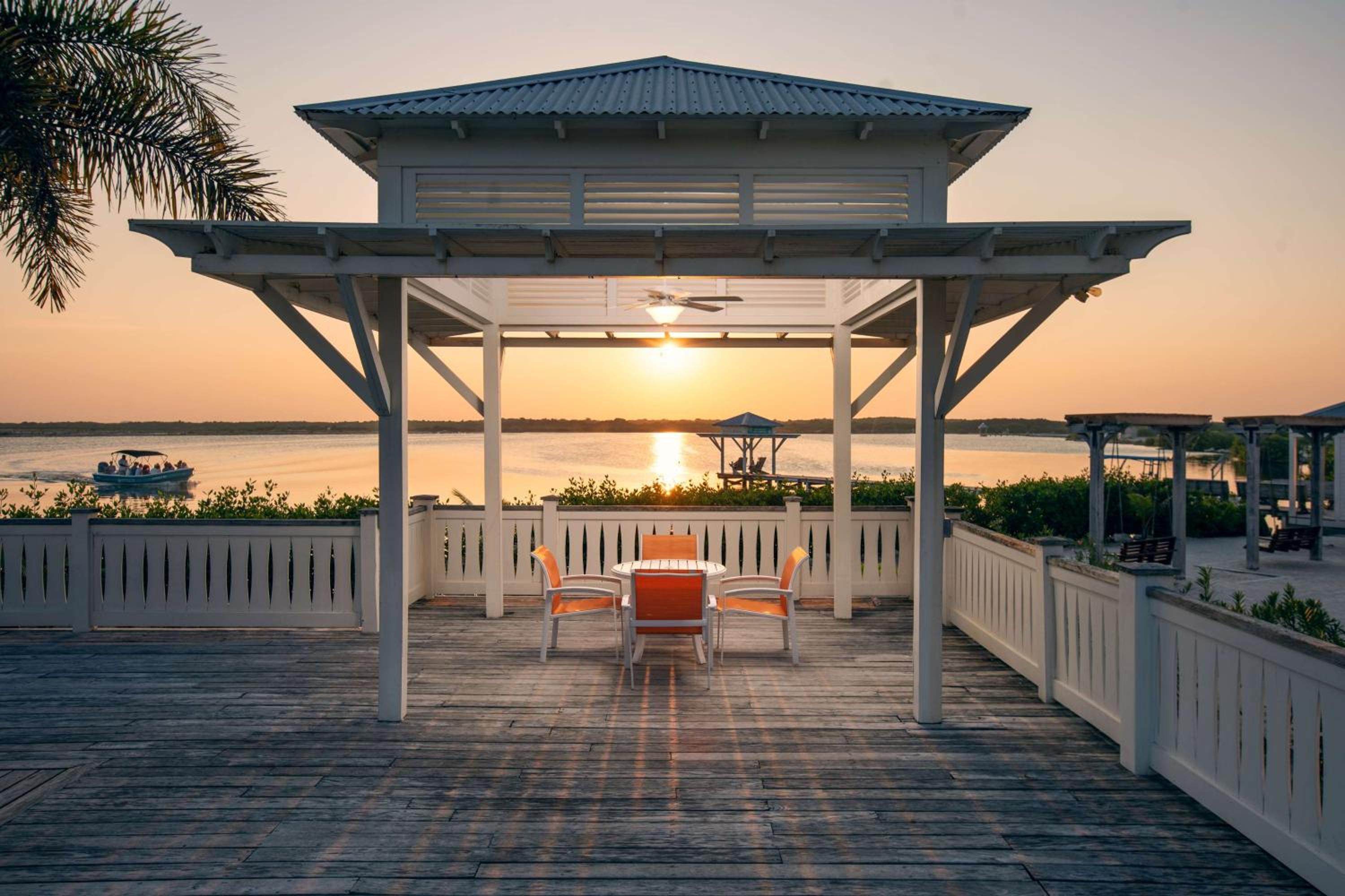 Mahogany Bay Resort and Beach Club, Curio Collection