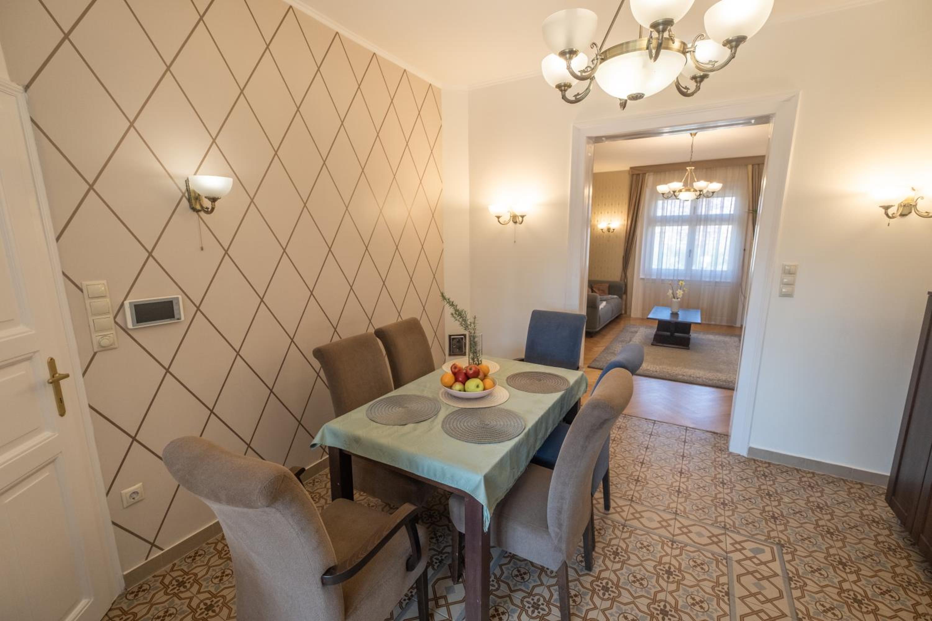 Giovanni's Airport House view 5
