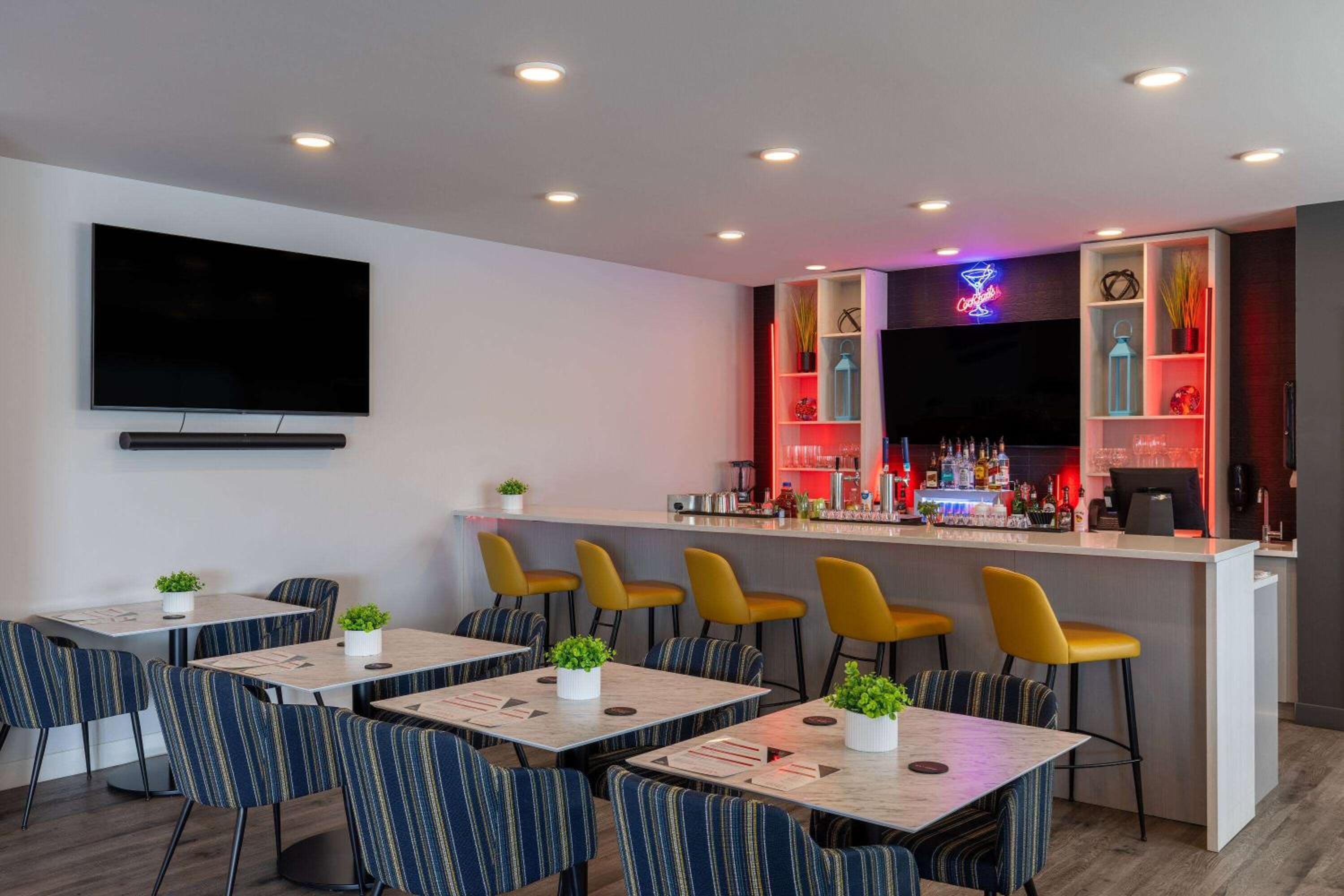 Microtel Inn  Suites Dorval QC - Property Image 5