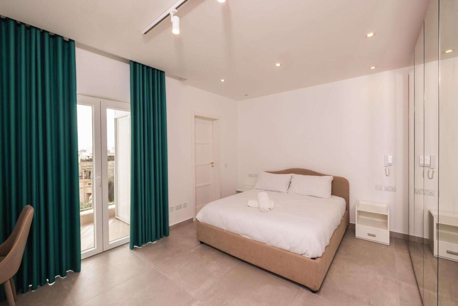 Swieqi 3 bedroom apartment 1 view 5