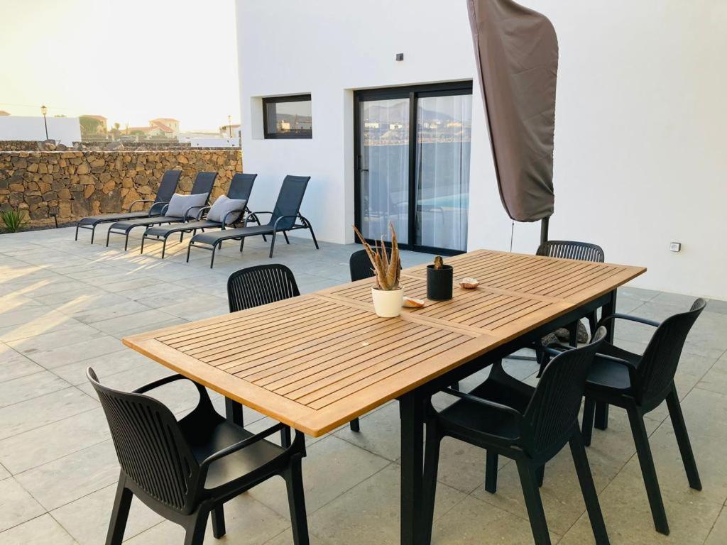Villa TEMPO Stylish 3 bedroom villa with pool view 3