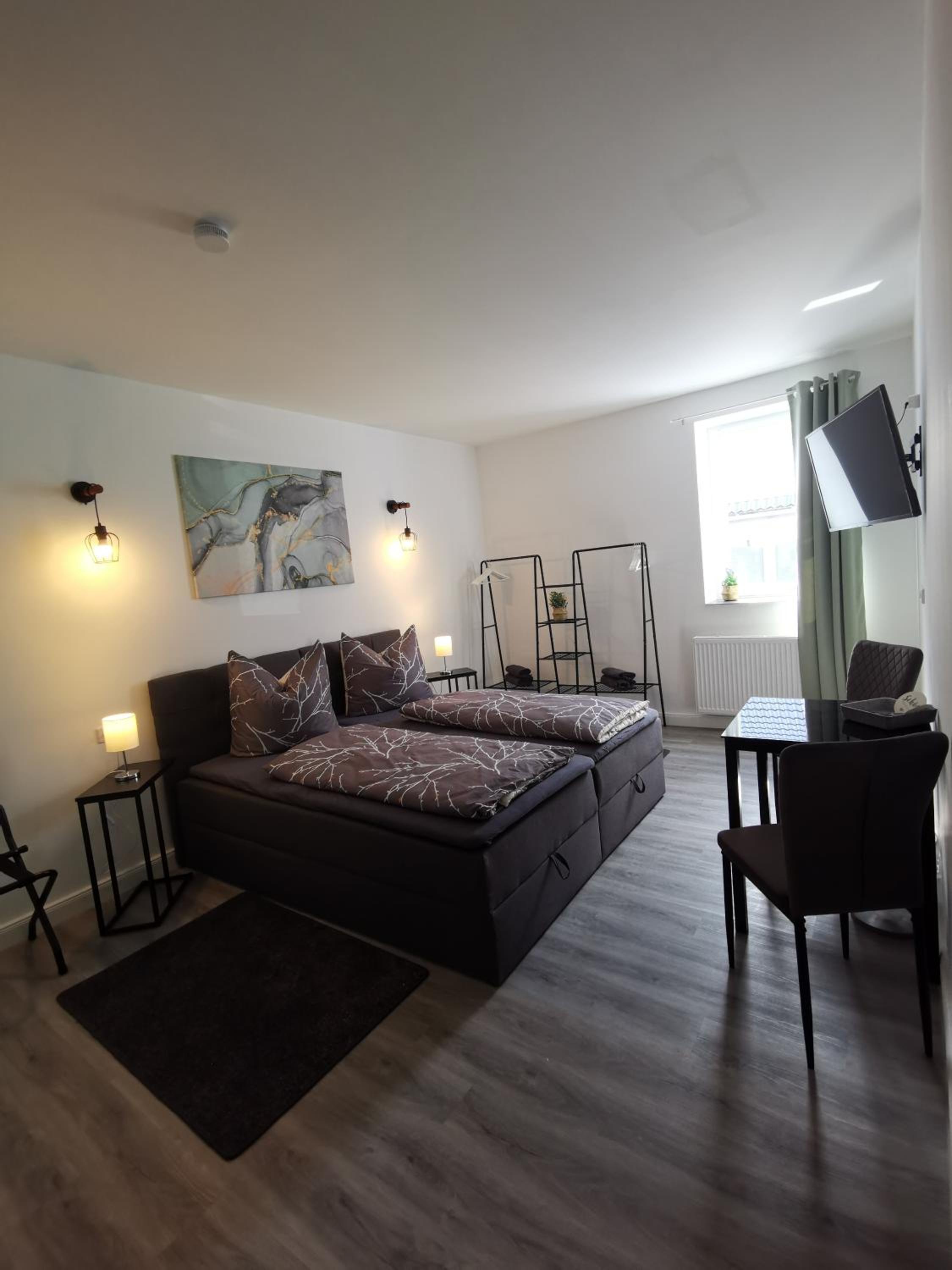 Airbnb, Doppelzimmer, direkt an der A2 & A14, 24 Stunden Check-In, Parkplatz, ruhig