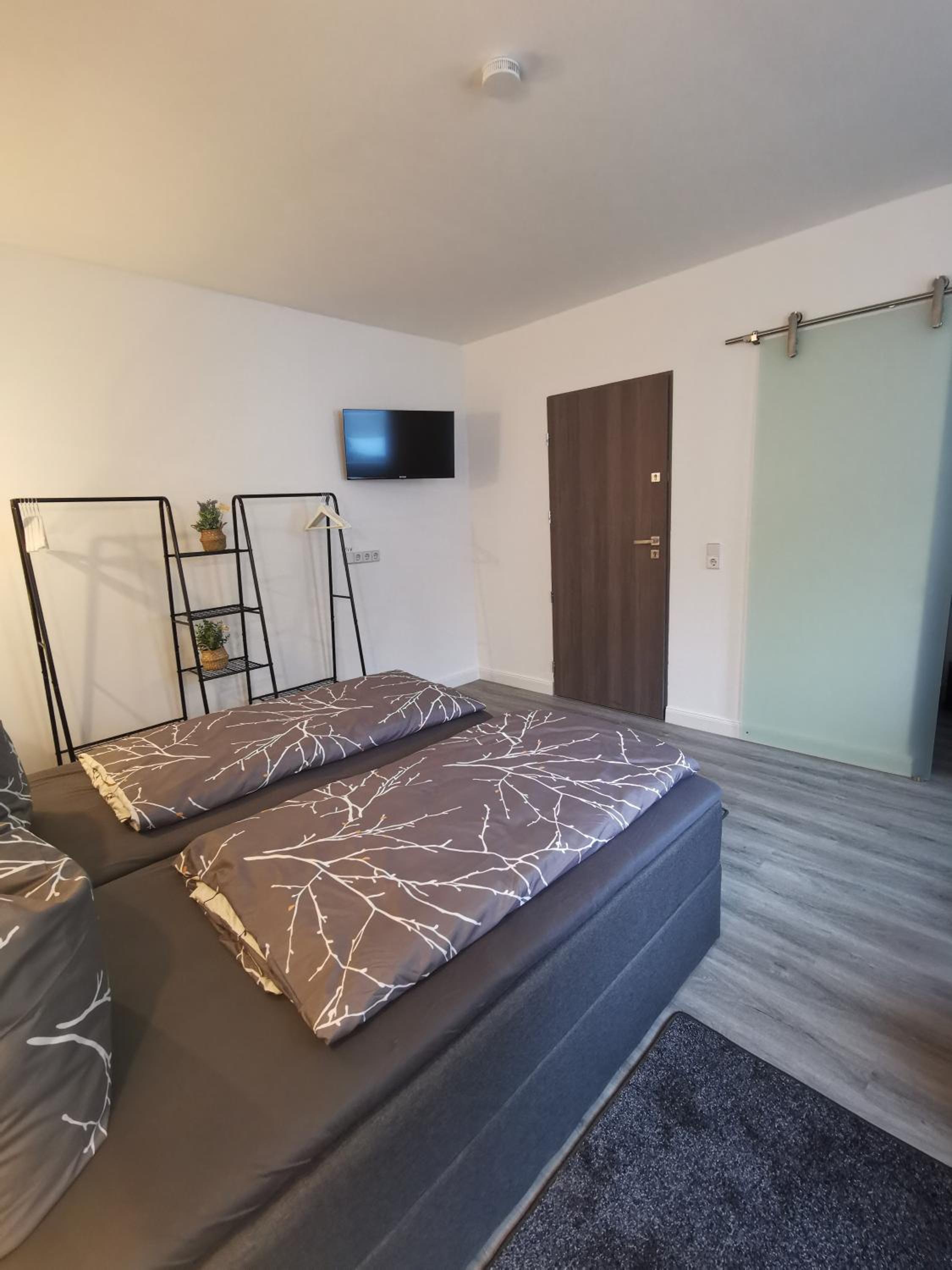 Airbnb, Doppelzimmer, direkt an der A2 & A14, 24 Stunden Check-In, Parkplatz, ruhig