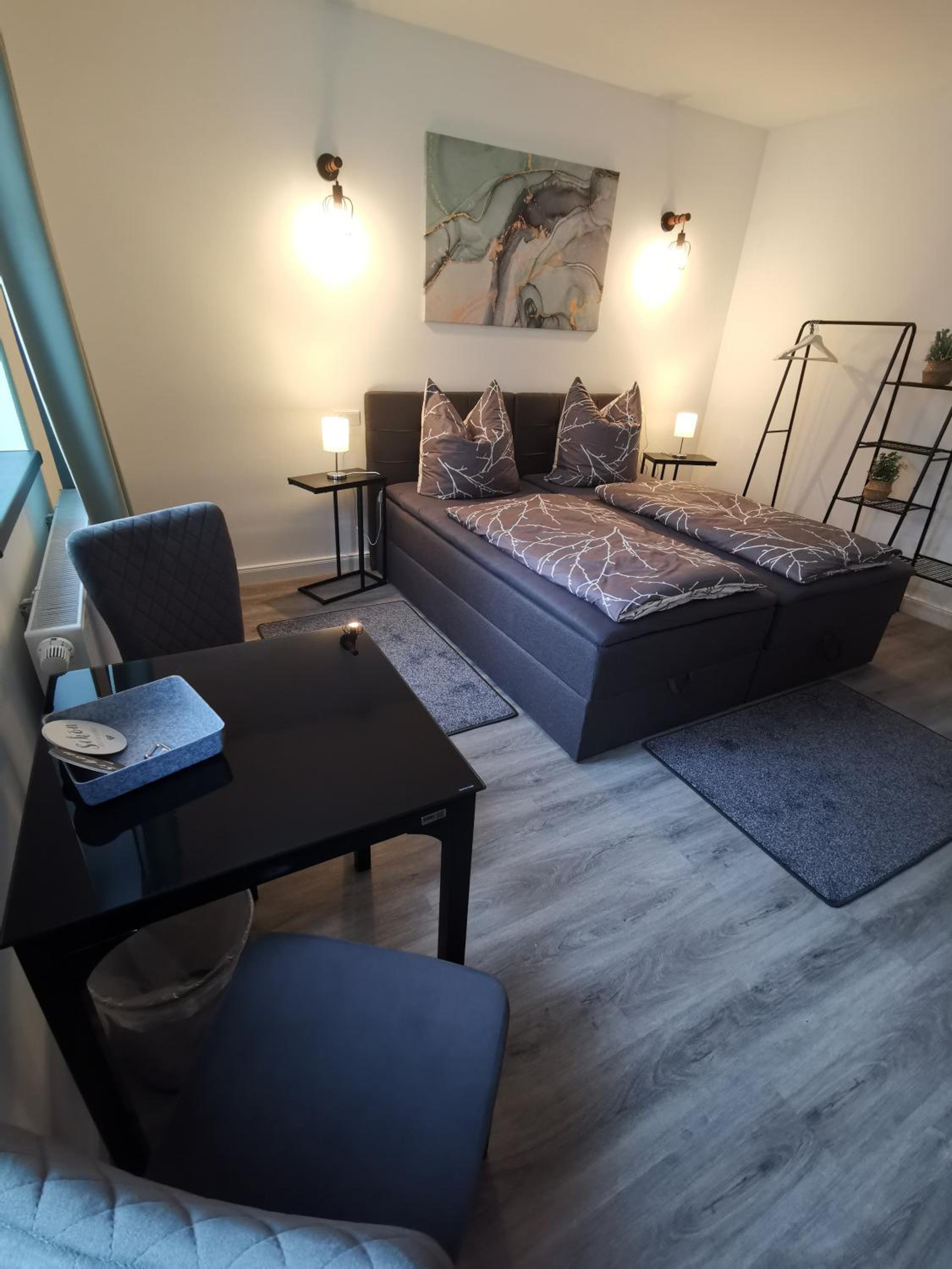 Airbnb, Doppelzimmer, direkt an der A2 & A14, 24 Stunden Check-In, Parkplatz, ruhig