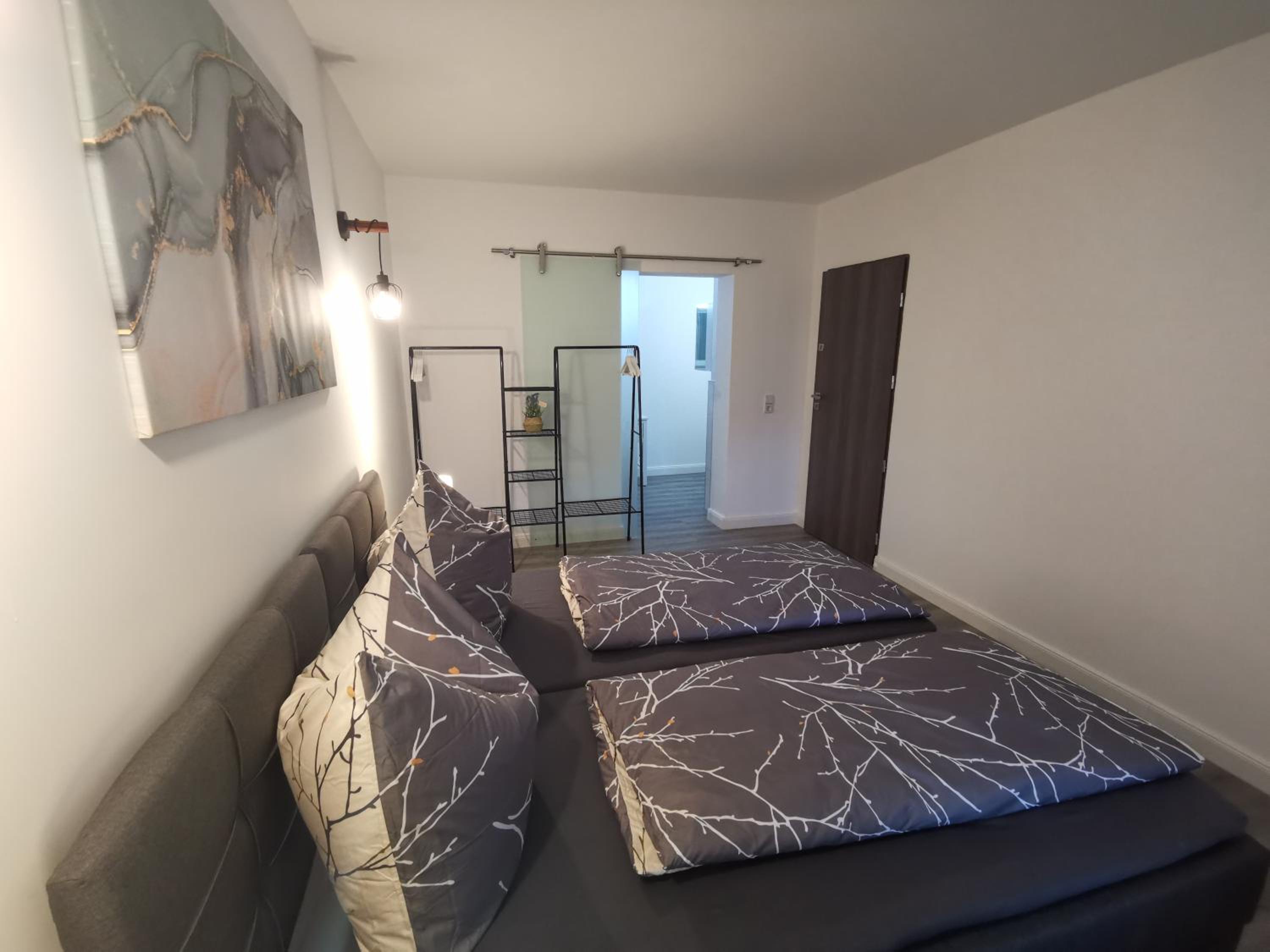 Airbnb, Doppelzimmer, direkt an der A2 & A14, 24 Stunden Check-In, Parkplatz, ruhig