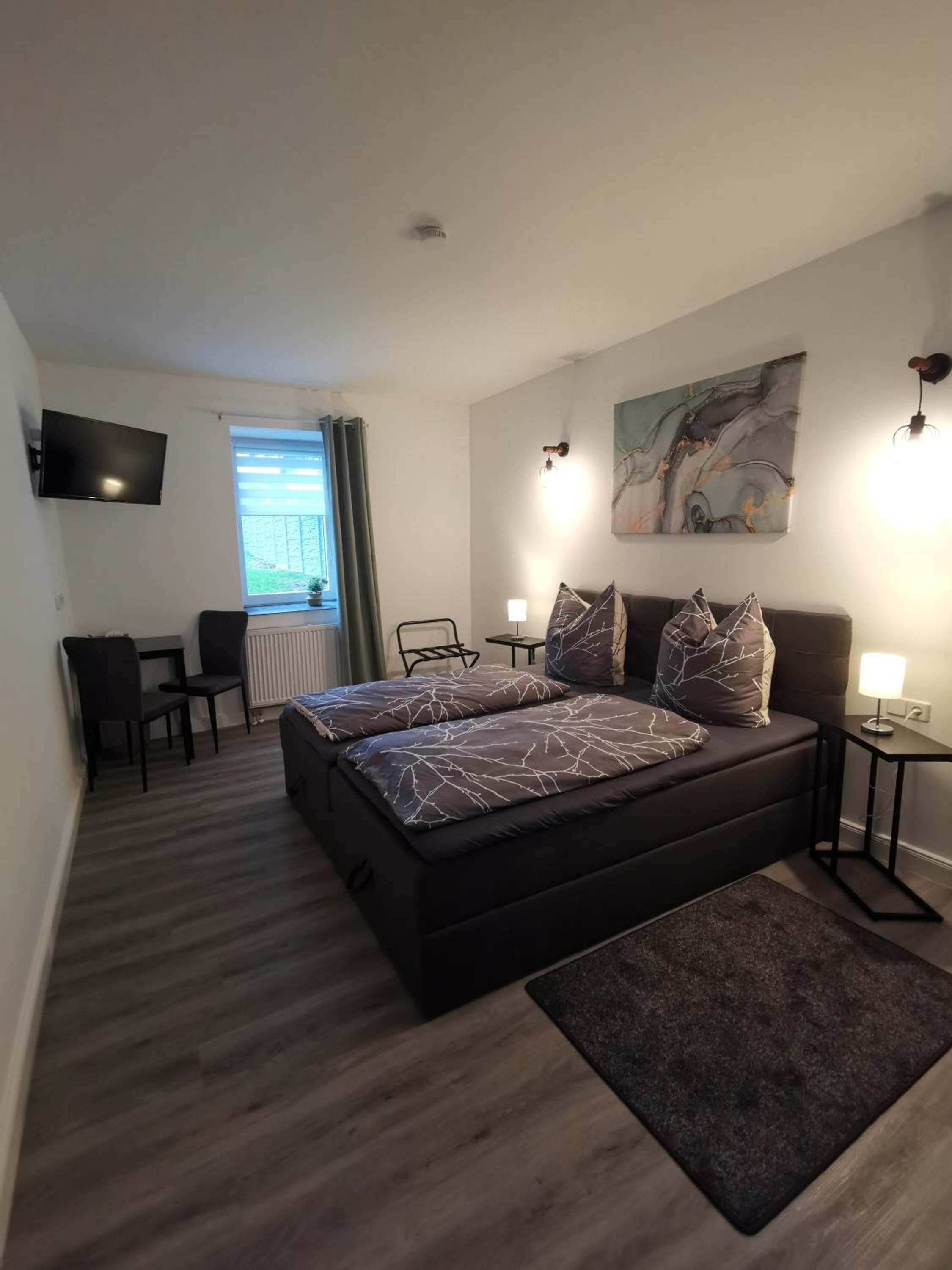 Airbnb, Doppelzimmer, direkt an der A2 & A14, 24 Stunden Check-In, Parkplatz, ruhig