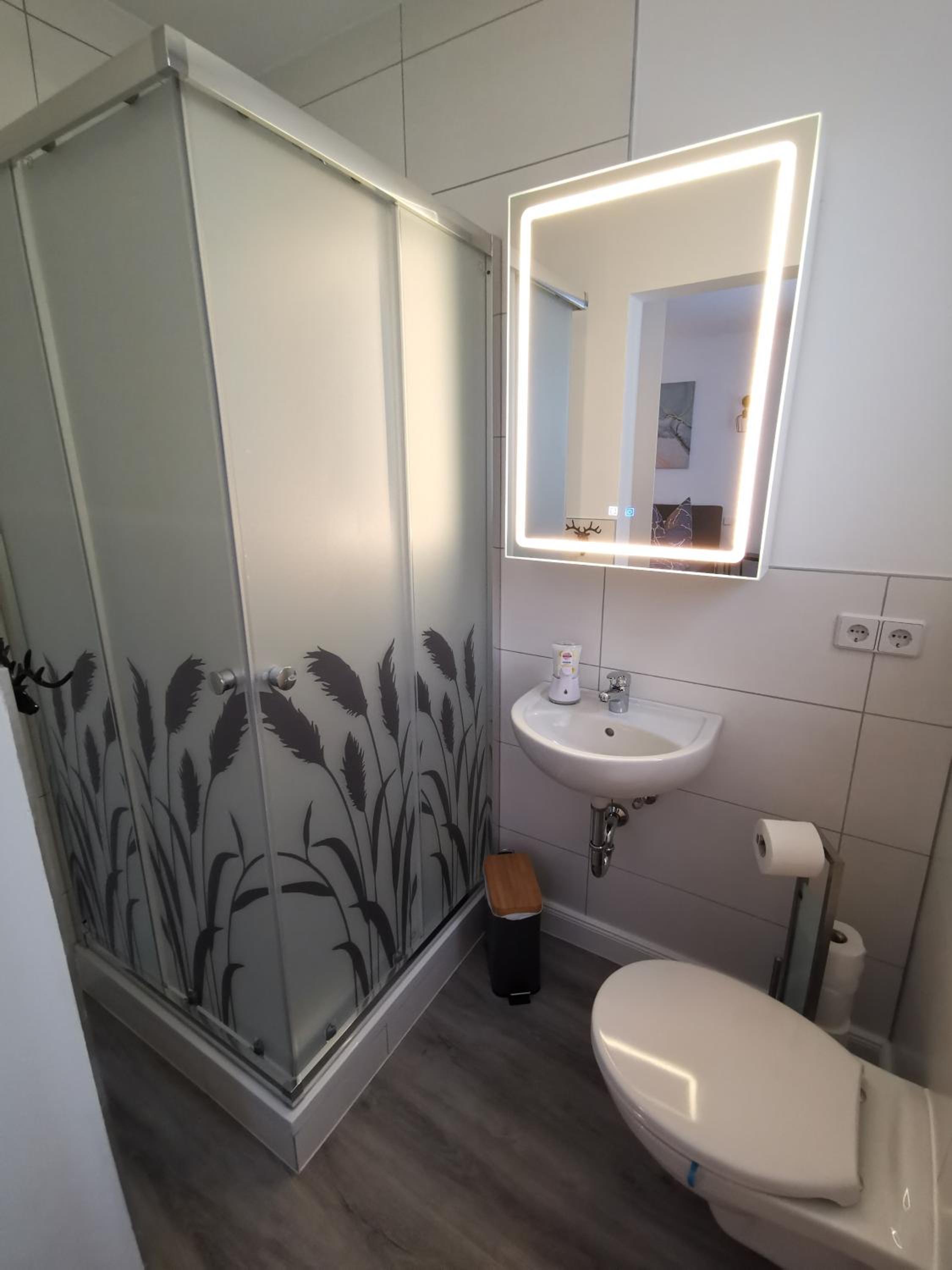 Airbnb, Doppelzimmer, direkt an der A2 & A14, 24 Stunden Check-In, Parkplatz, ruhig