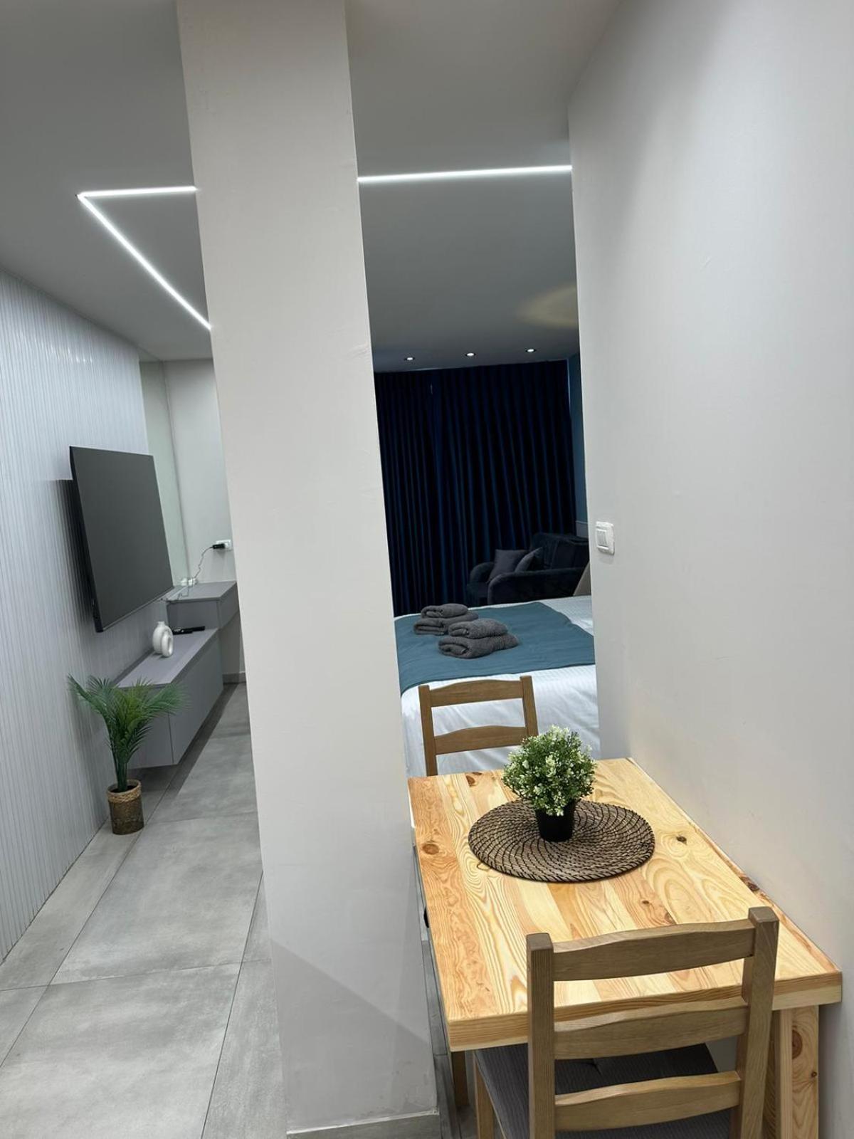 Mamilla Brilliant Emerald 2 view 2