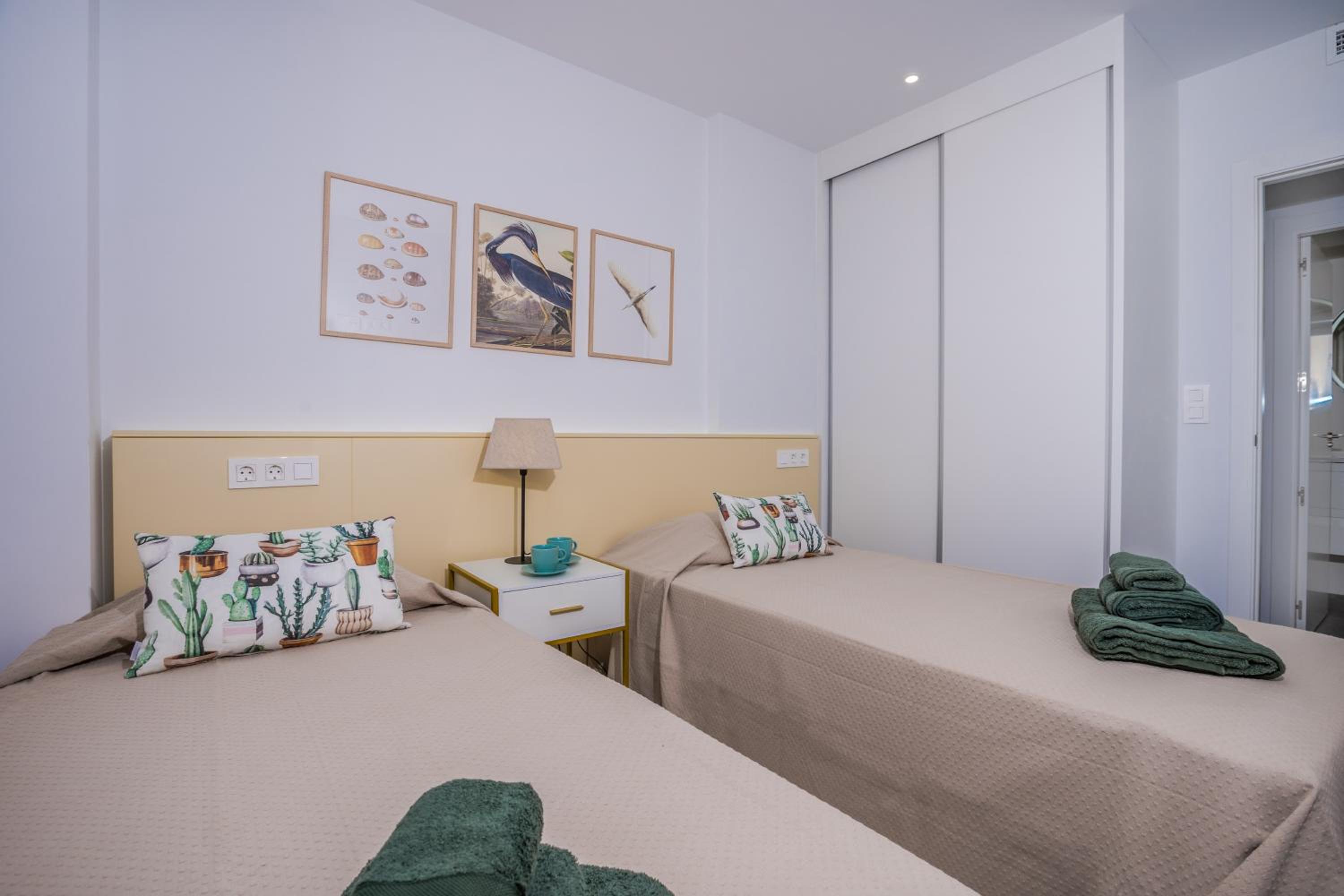 Prime Spanish Holidays - Rennes Arenal Playa Apartments