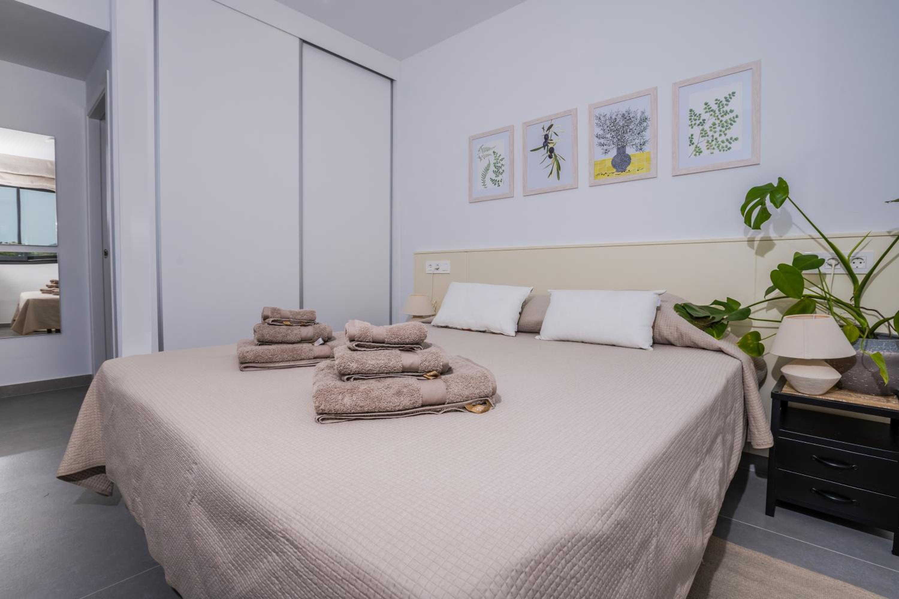 Prime Spanish Holidays - Rennes Arenal Playa Apartments