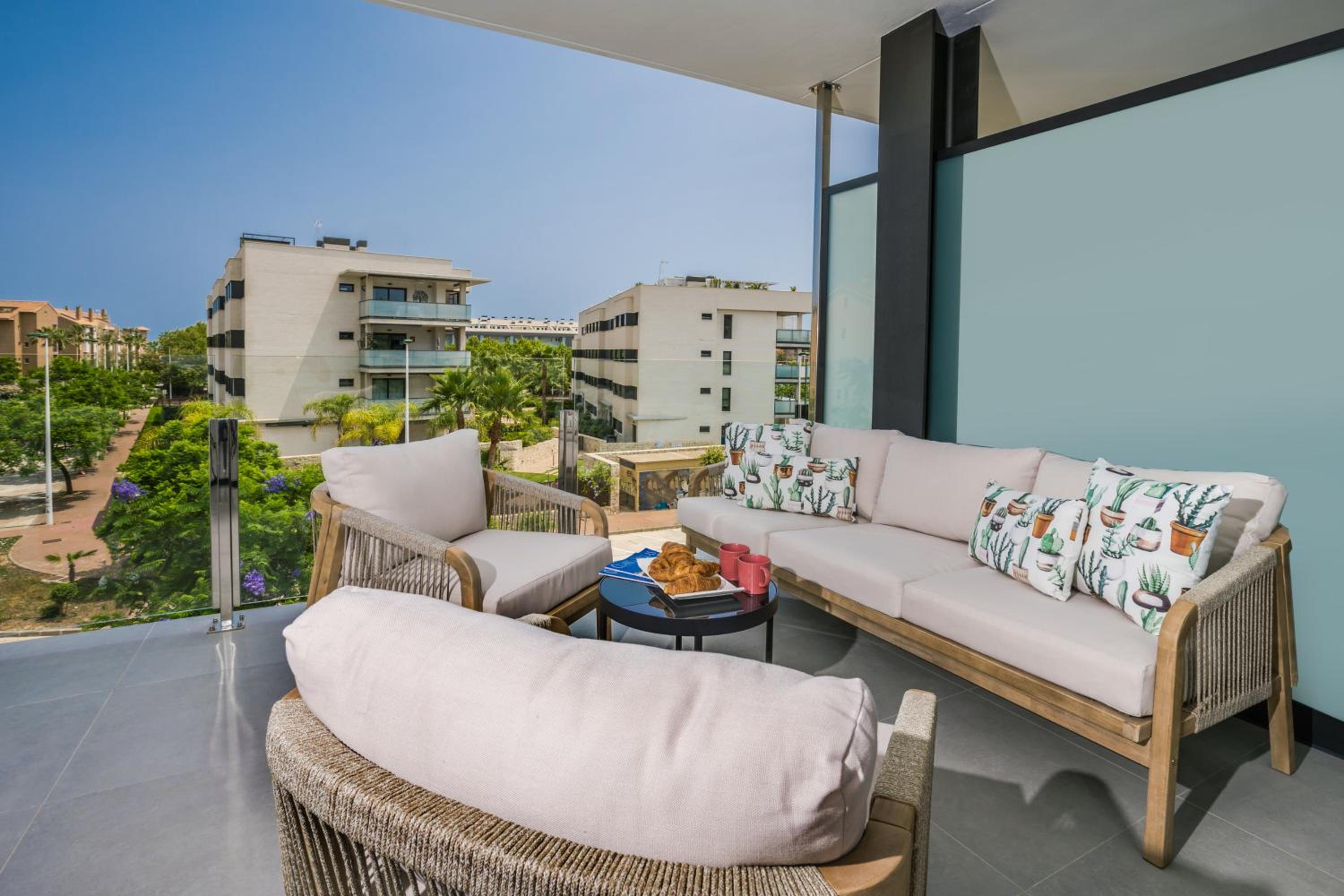 Prime Spanish Holidays - Rennes Arenal Playa Apartments