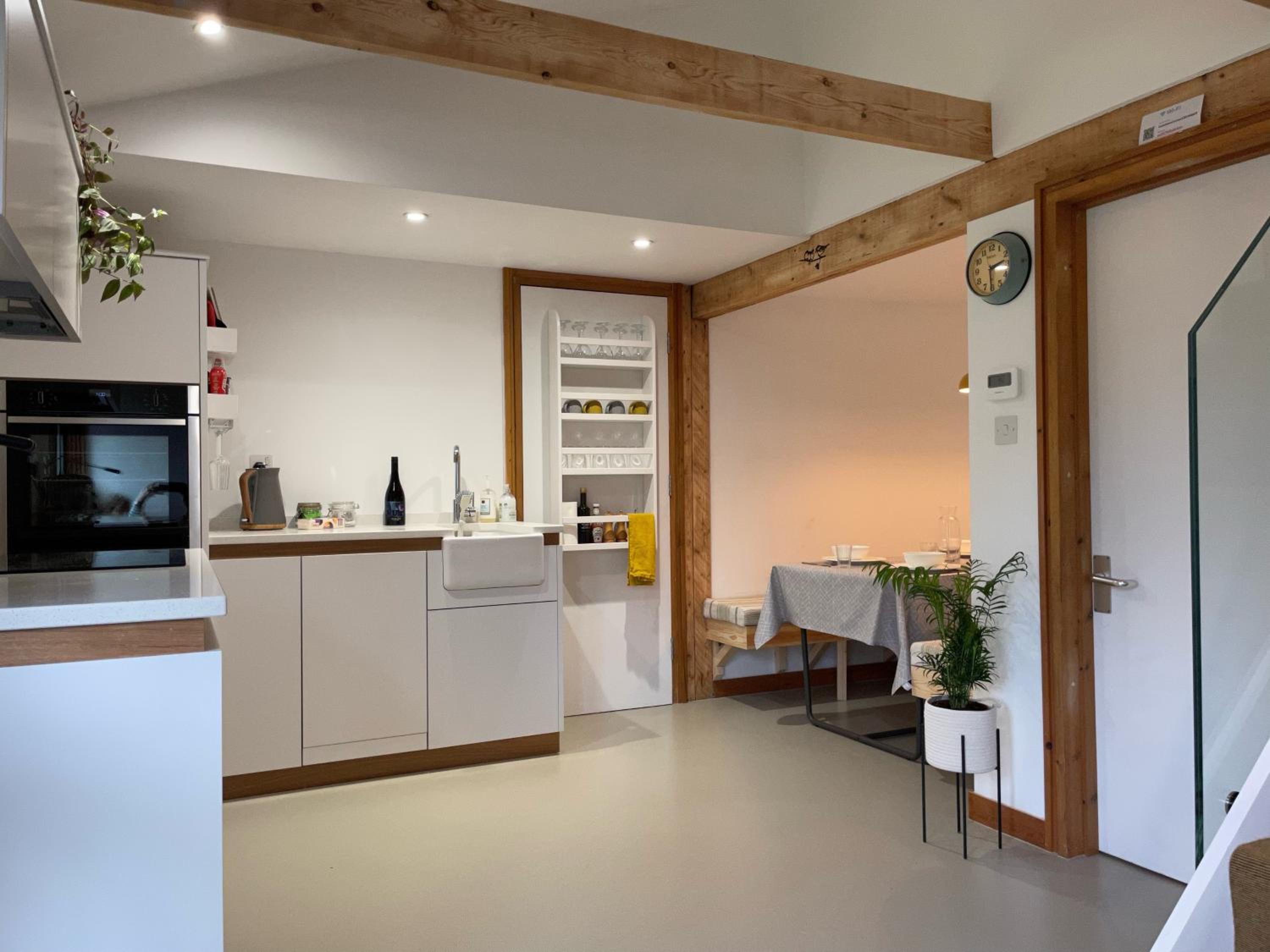 Unique & Rural Child Friendly Annexe with Large Gardens, Games & Tennis Court - Chichester Holiday Properties view 4