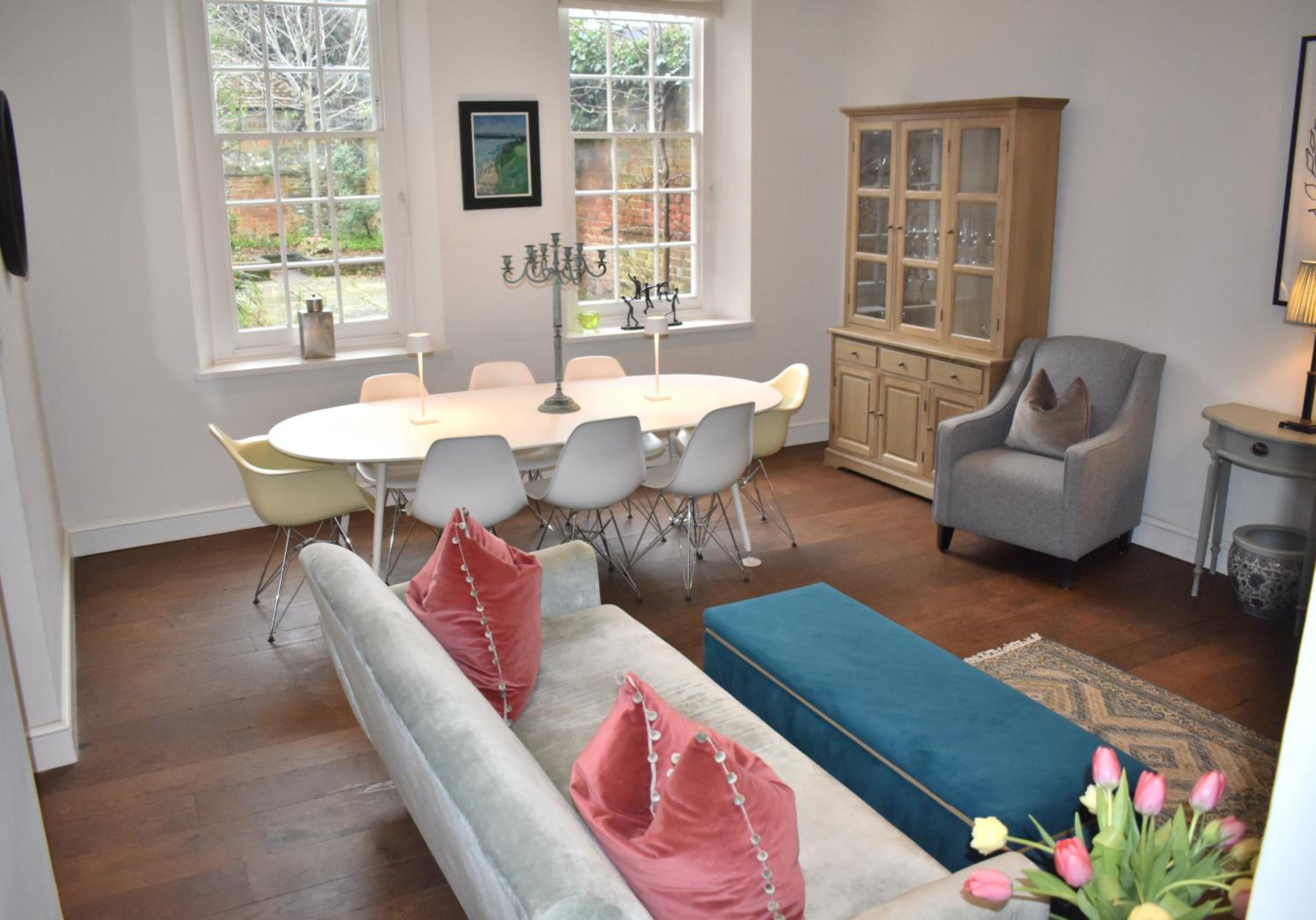 West Pallant Georgian Townhouse in City Centre with Courtyards, BBQ & Log Burners - Dogs Welcome! Chichester Holiday Properties view 4