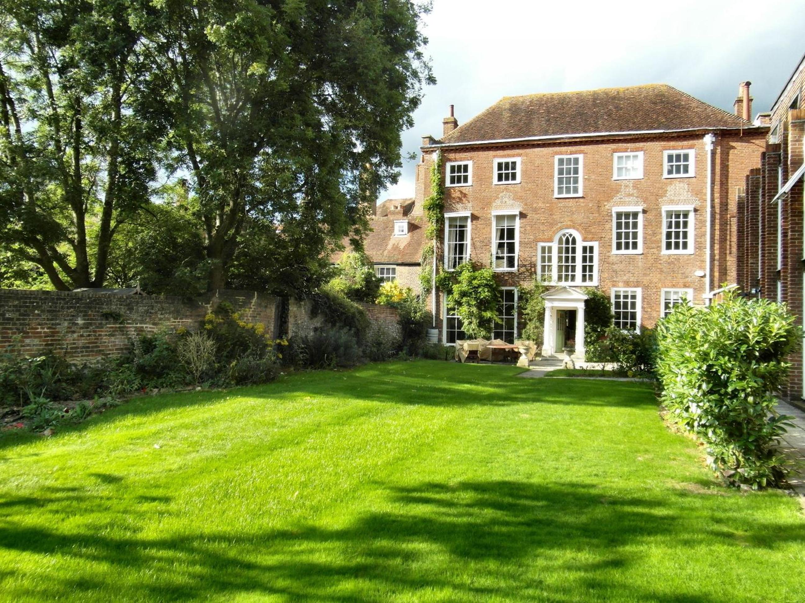 Georgian House - Great for Groups & Celebrations! Located in Central Chichester with Parking - Chichester Holiday Properties view 5