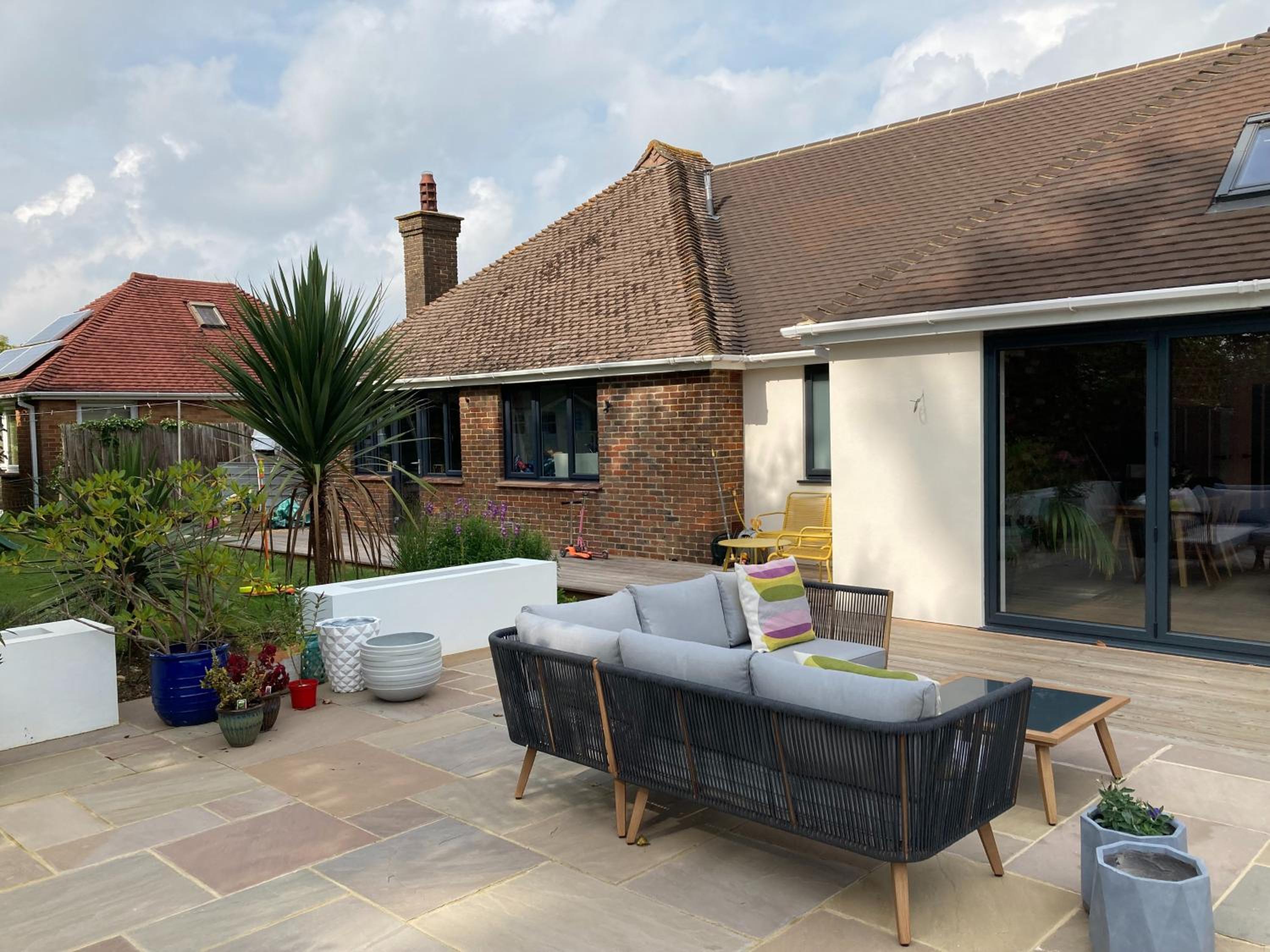 Chichester Holiday Properties - Modern Bungalow with Garden & Nearby Goodwood Festival of Speed view 2