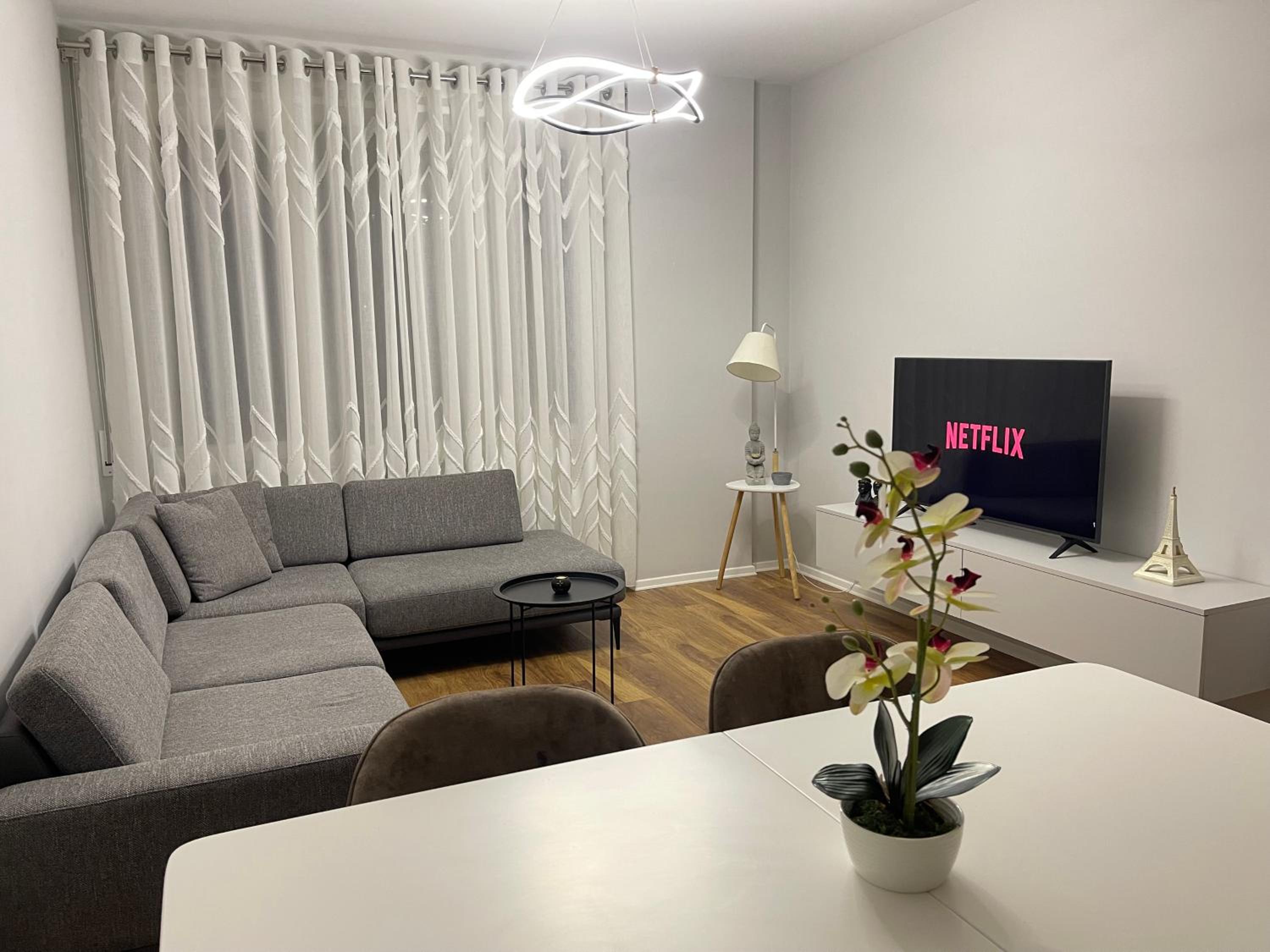 New Bazaar, Grand Apartment