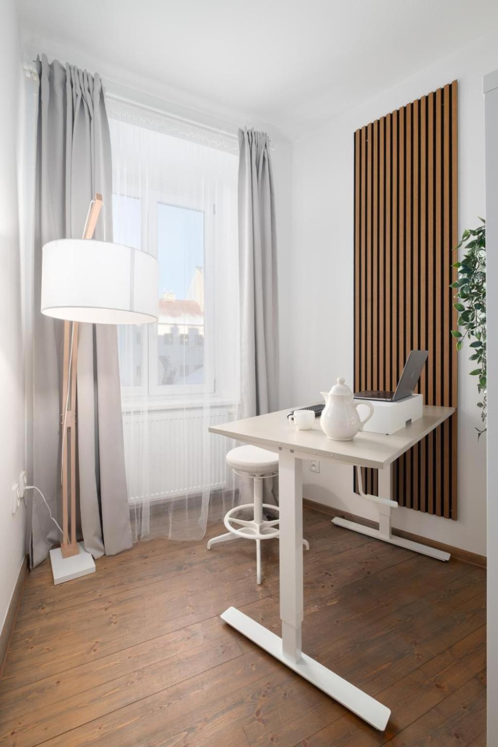 Cozy apartment with workspace in Libeň by Prague Days