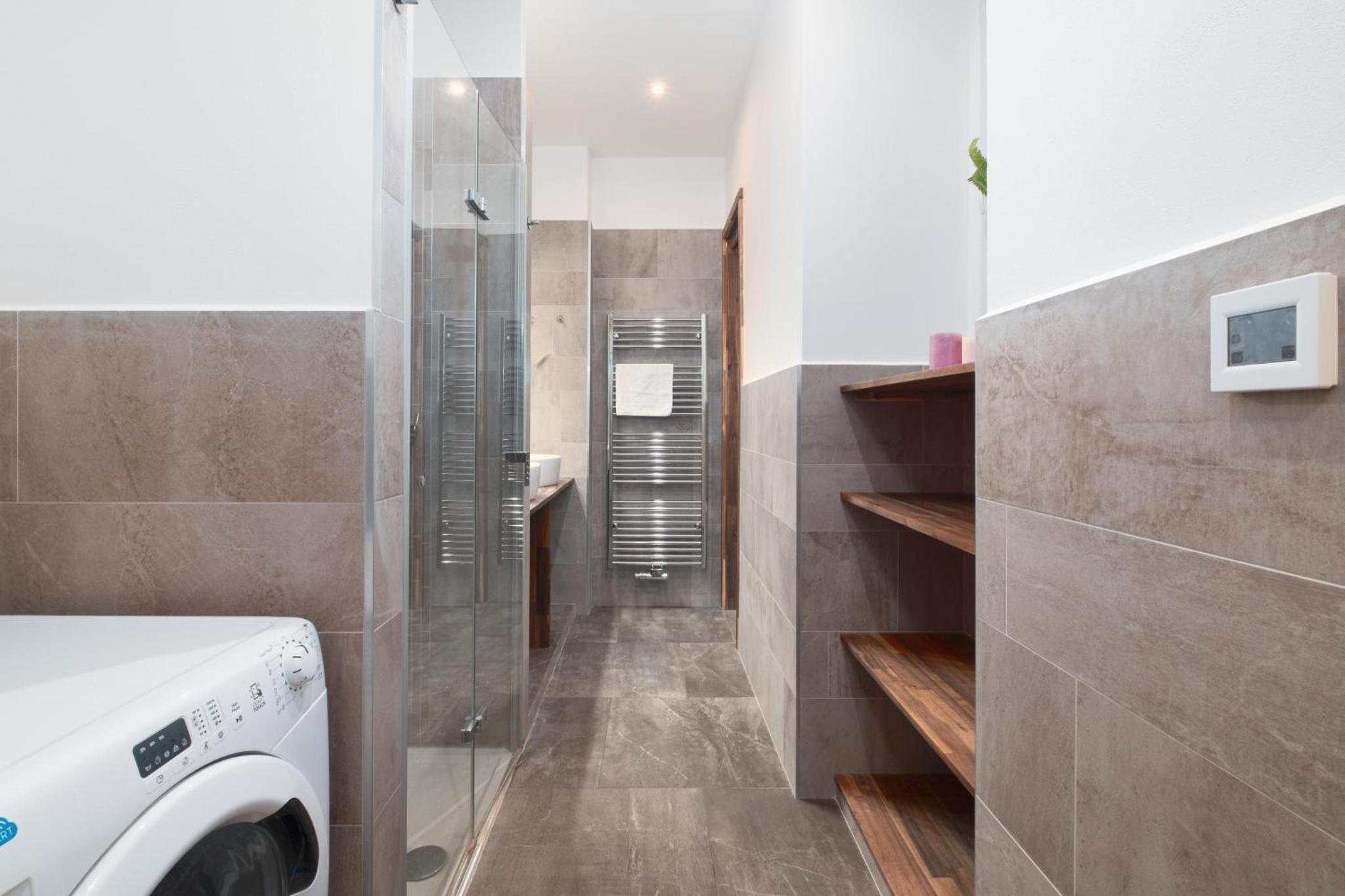 Cozy apartment with workspace in Libeň by Prague Days