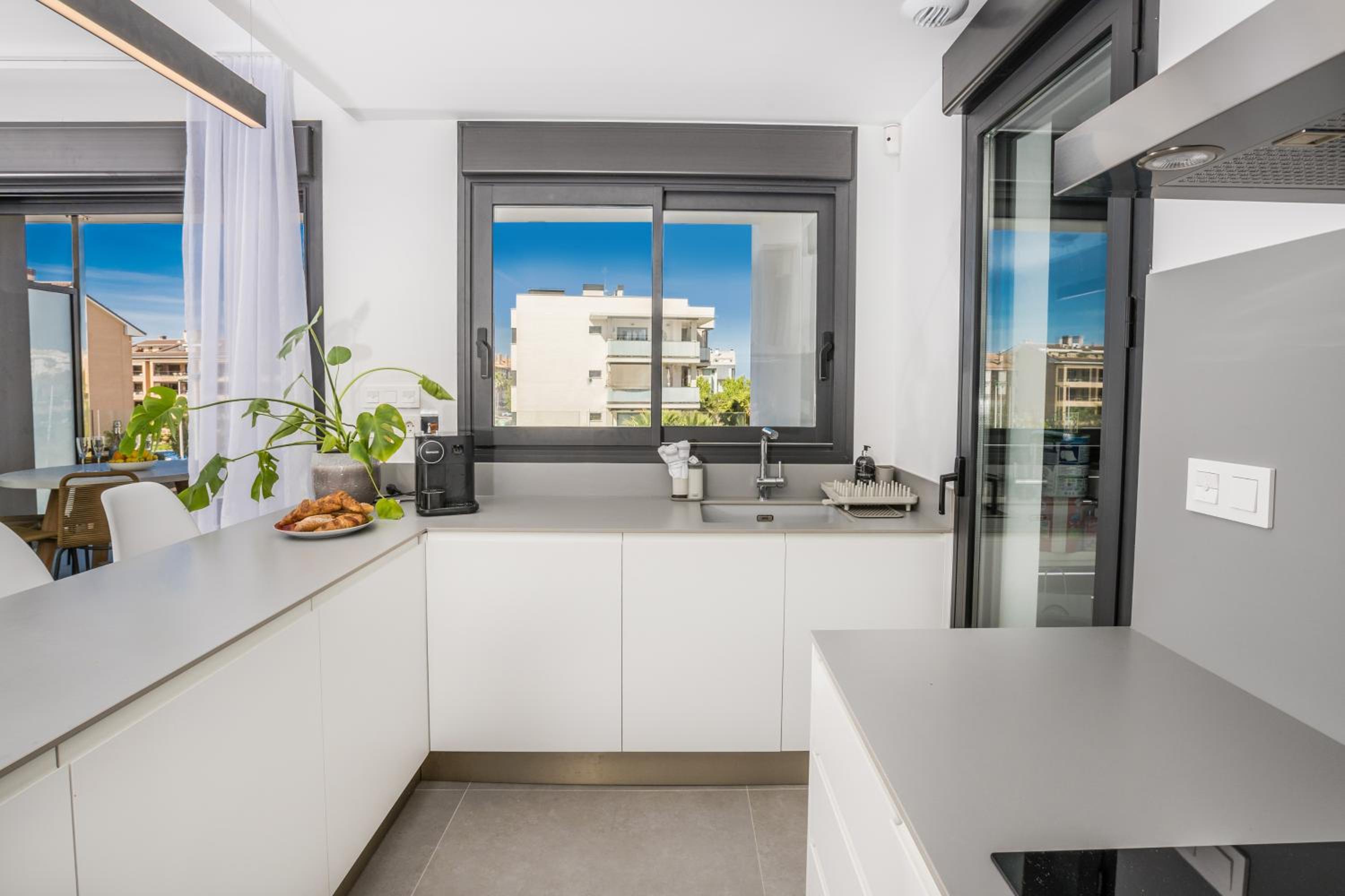 Prime Spanish Holidays - Rennes Arenal Playa Apartments