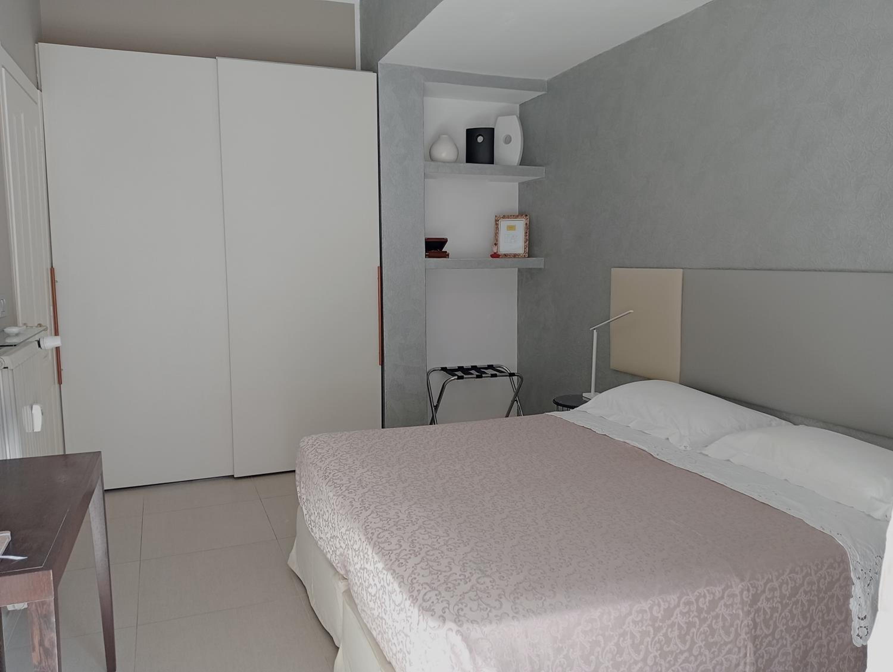 TEMPORARY HOME ROMA