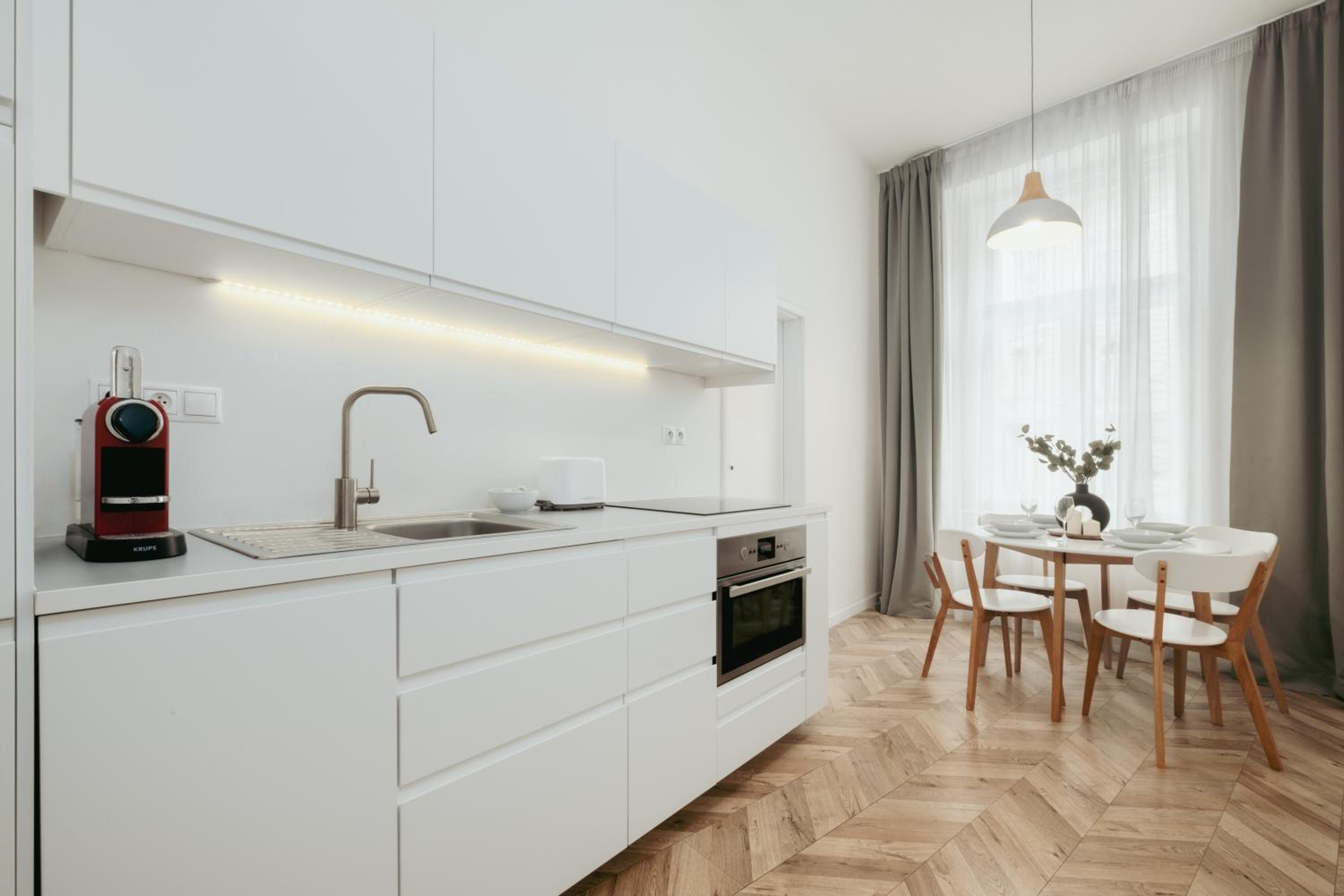 Prague Days - Spacious Apartment with Balcony near Wenceslas Square