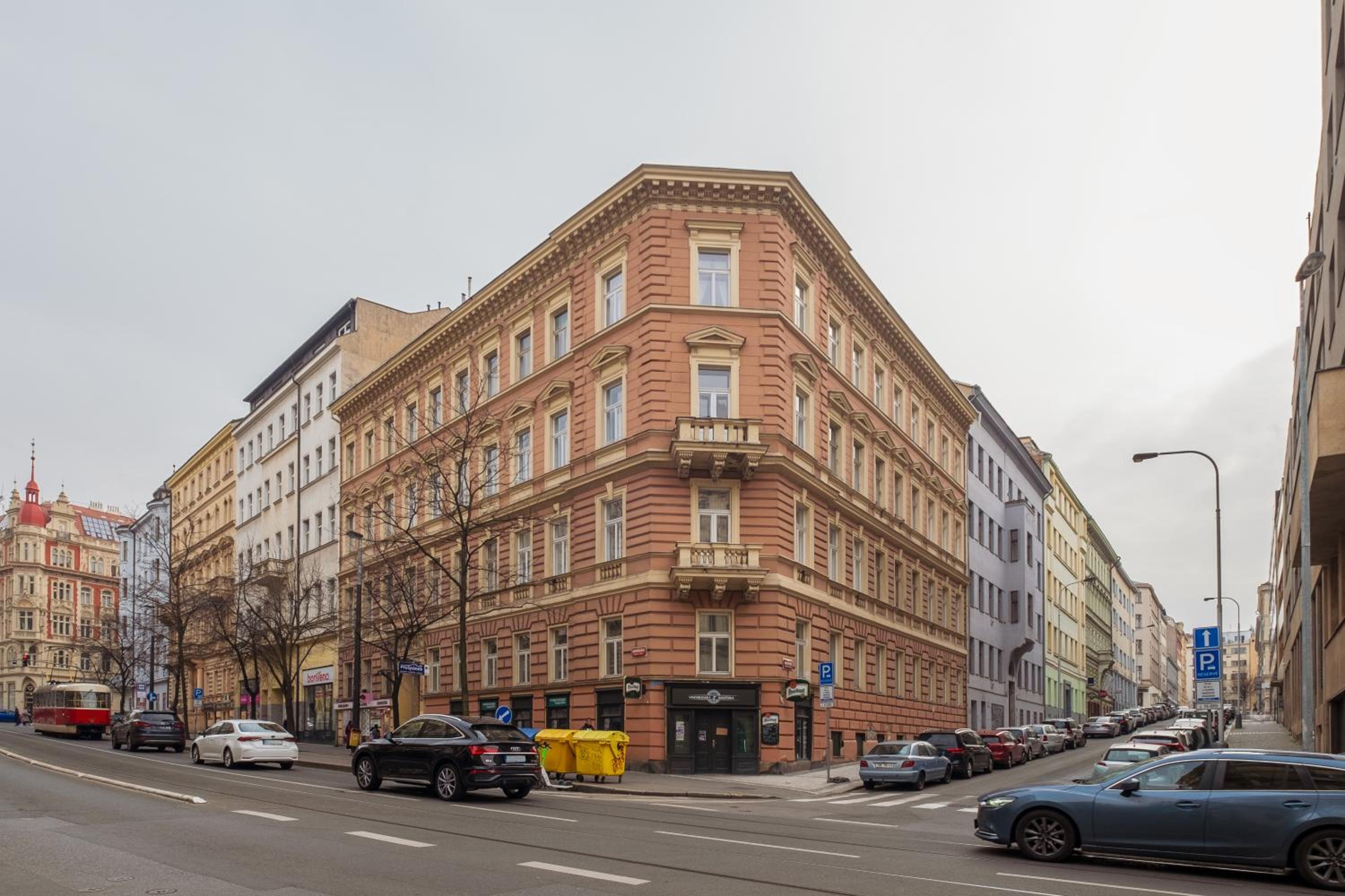 Prague Days - Spacious Apartment with Balcony near Wenceslas Square