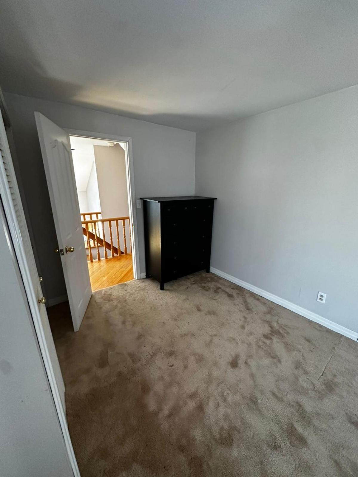 Luxurious Private Room Close to Amenities 25 Min to Downtown Toronto P2b