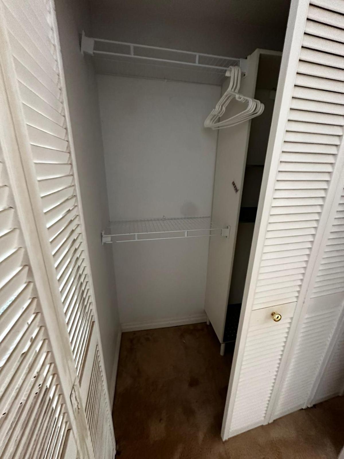 Luxurious Private Room Close to Amenities 25 Min to Downtown Toronto P2b