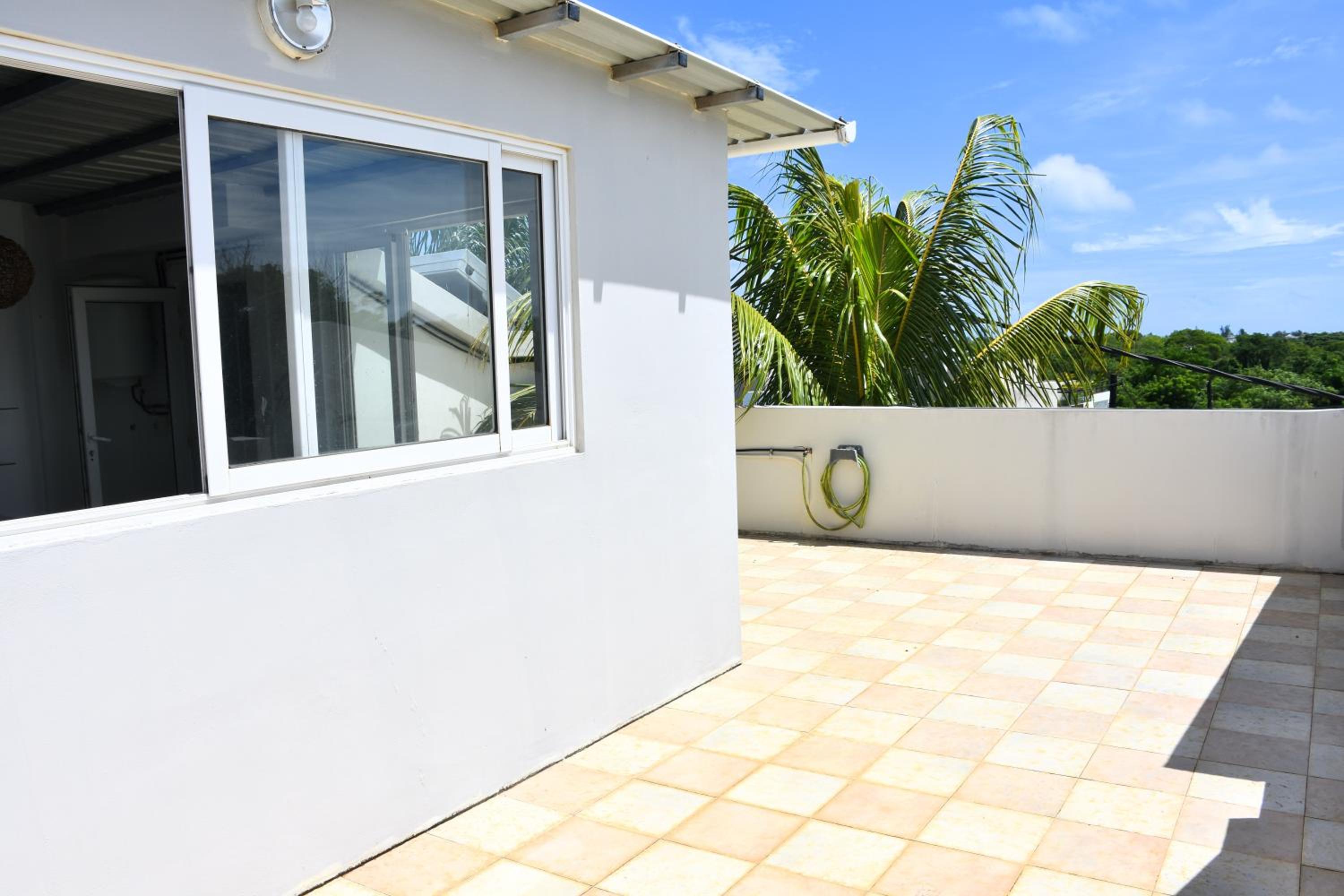 Ocean Finds 3 Bedrooms Villa in Pereybere view 3