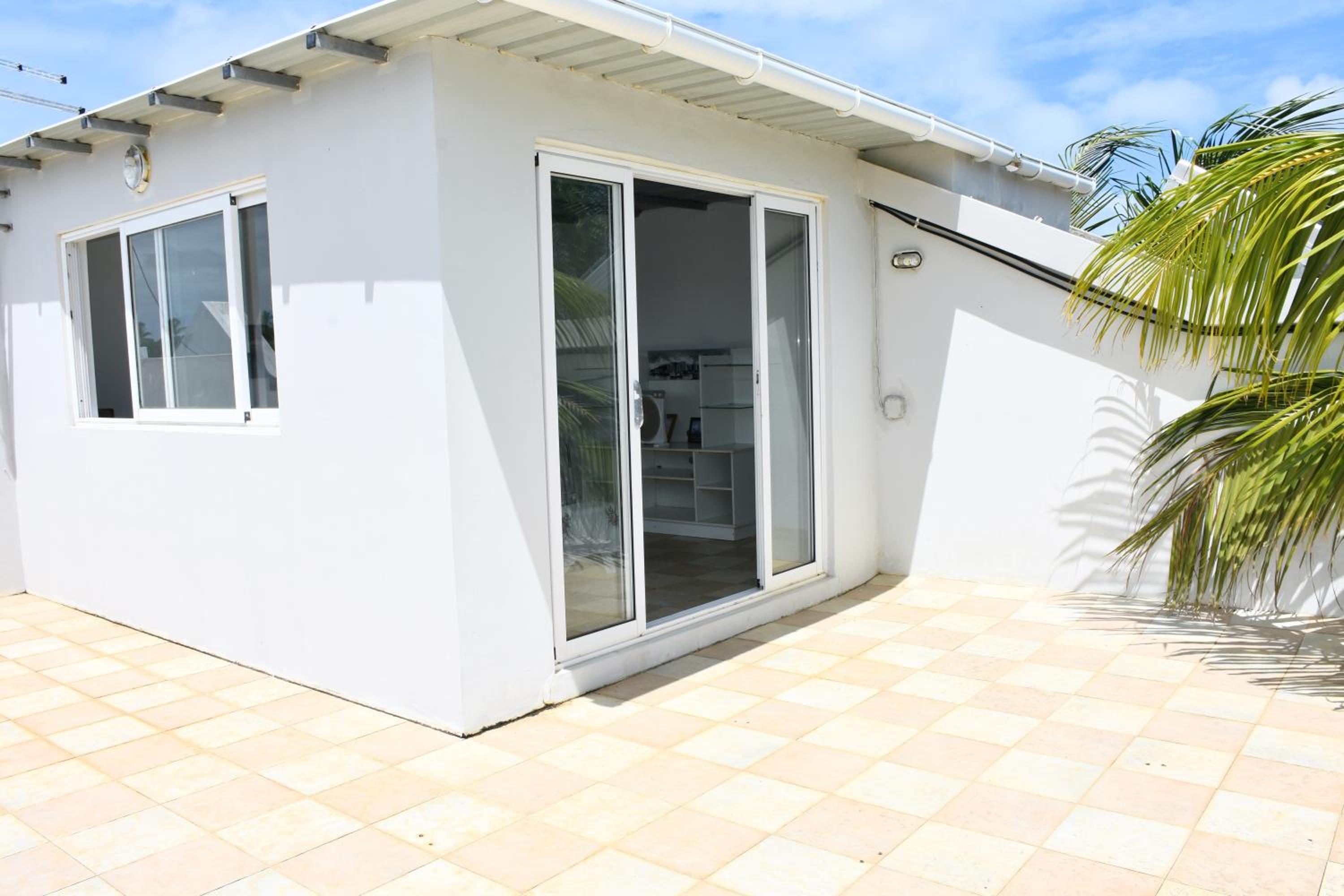 Ocean Finds 3 Bedrooms Villa in Pereybere view 2