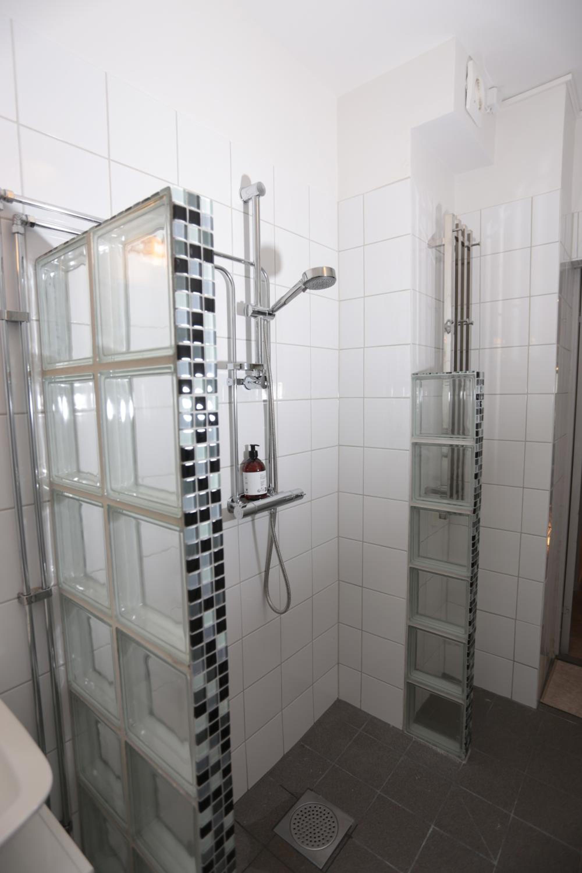HaHa Nordic Home Partille Large 3BR Home for 7 Guests with 2 Kitchens, Garden & Parking