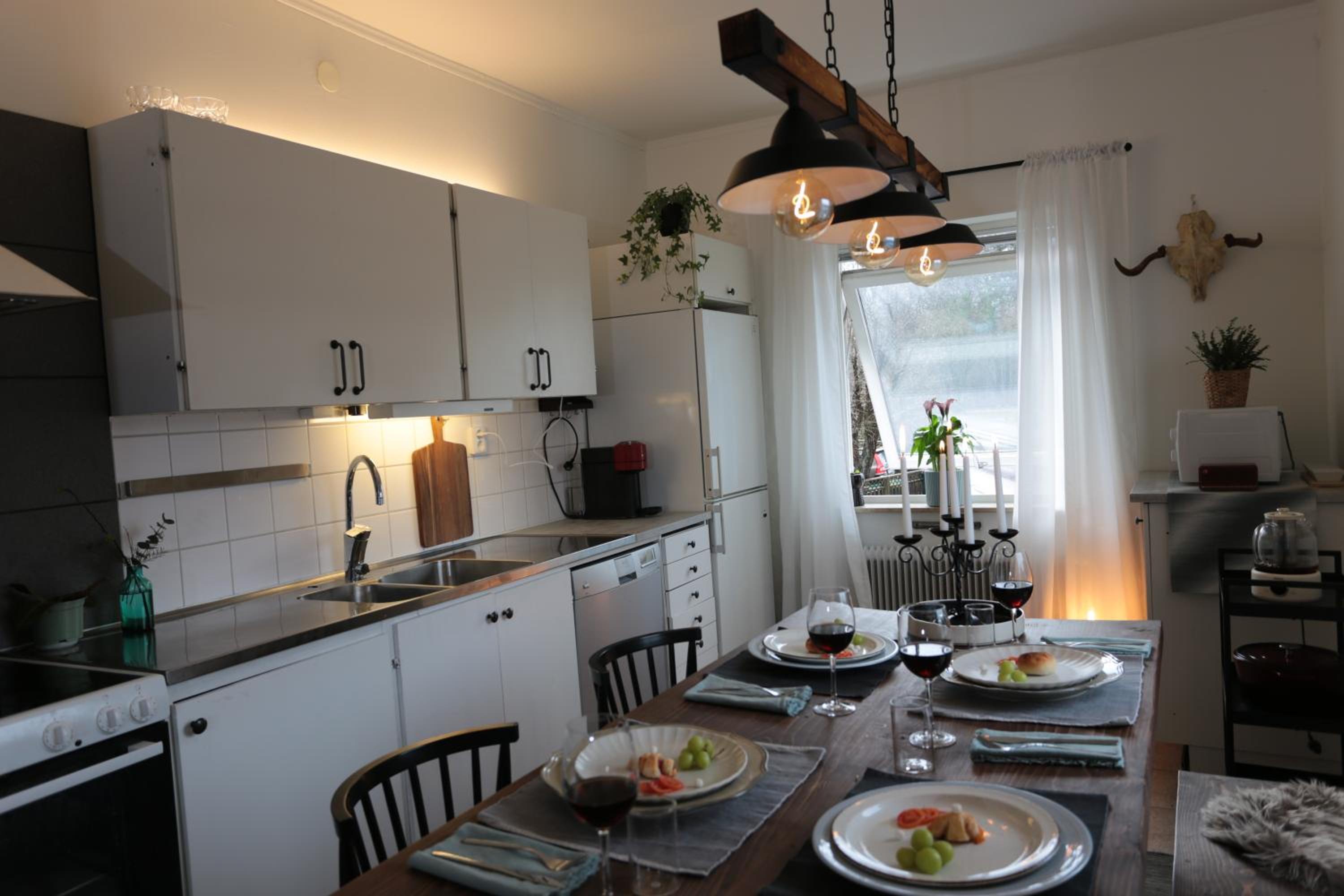 HaHa Nordic Home Partille Large 3BR Home for 7 Guests with 2 Kitchens, Garden & Parking
