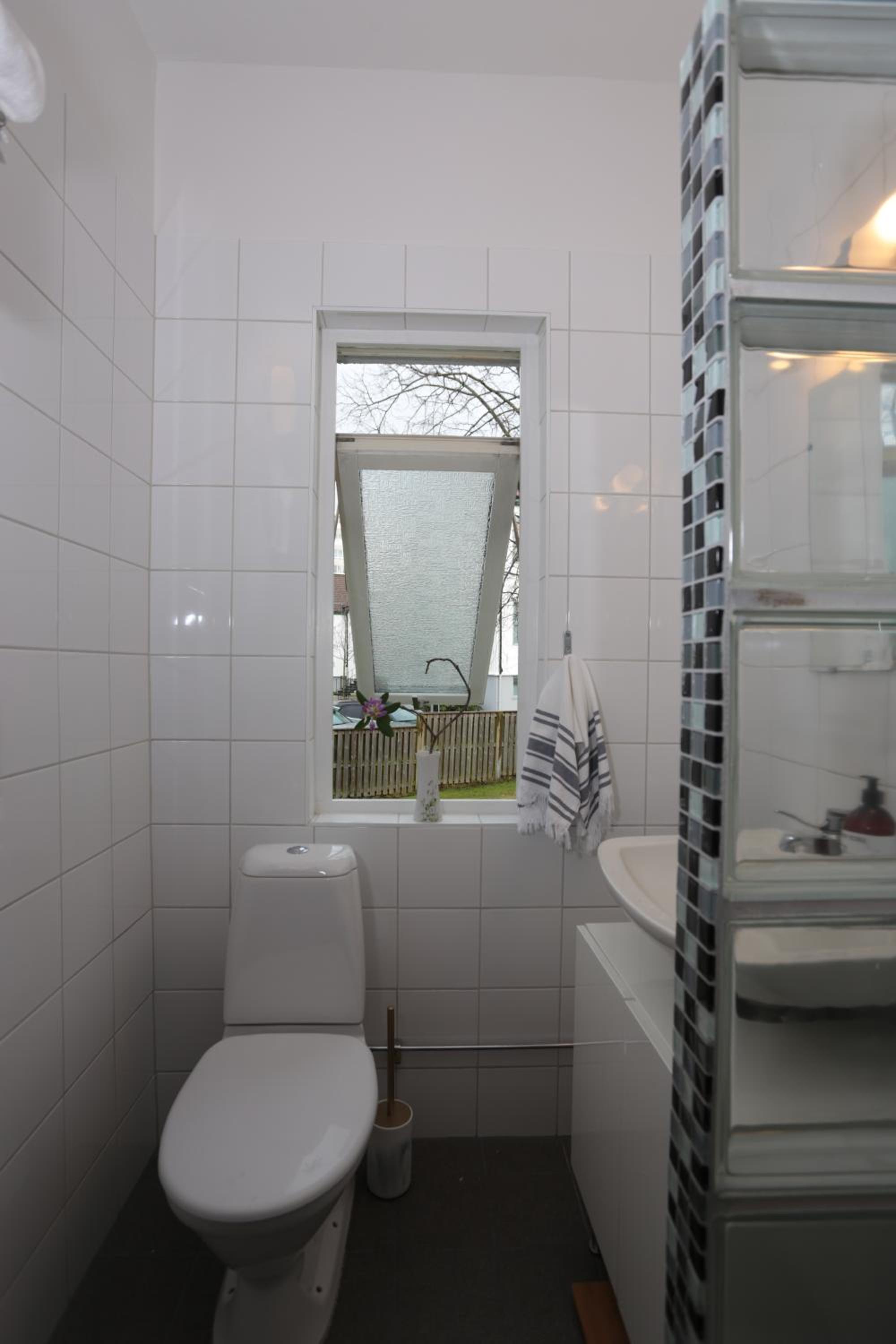 HaHa Nordic Home Partille Large 3BR Home for 7 Guests with 2 Kitchens, Garden & Parking