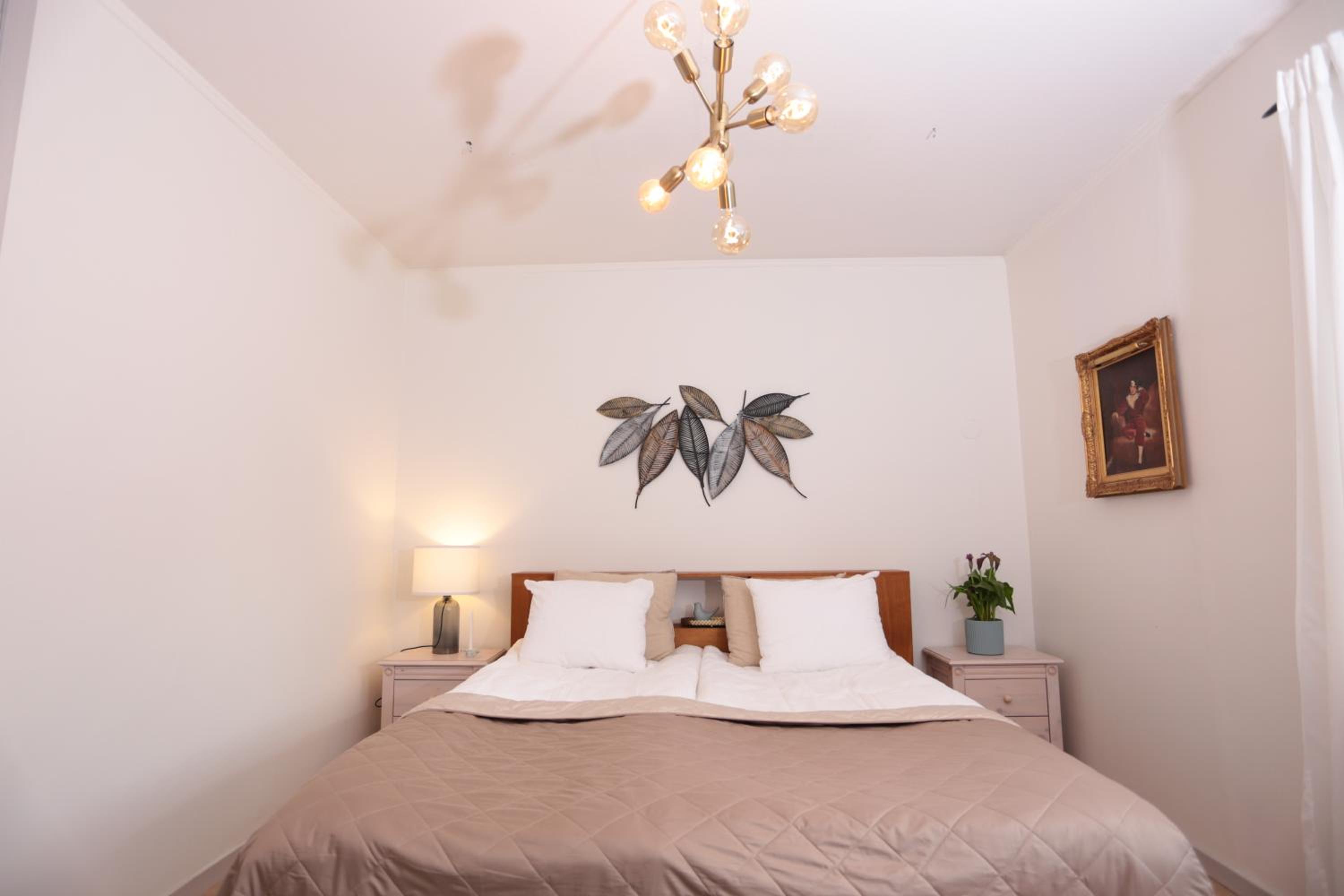 HaHa Nordic Home Partille Large 3BR Home for 7 Guests with 2 Kitchens, Garden & Parking