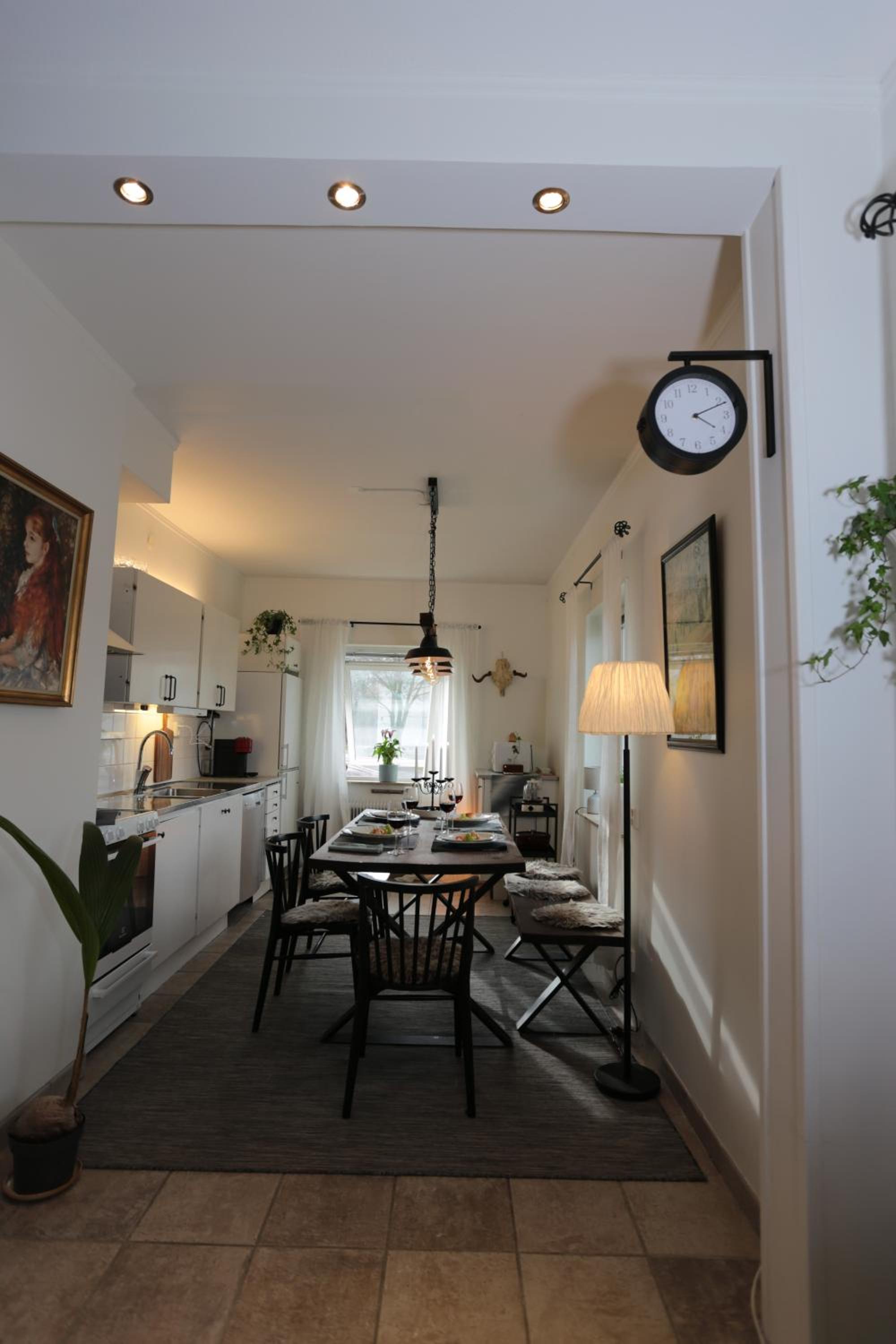 HaHa Nordic Home Partille Large 3BR Home for 7 Guests with 2 Kitchens, Garden & Parking